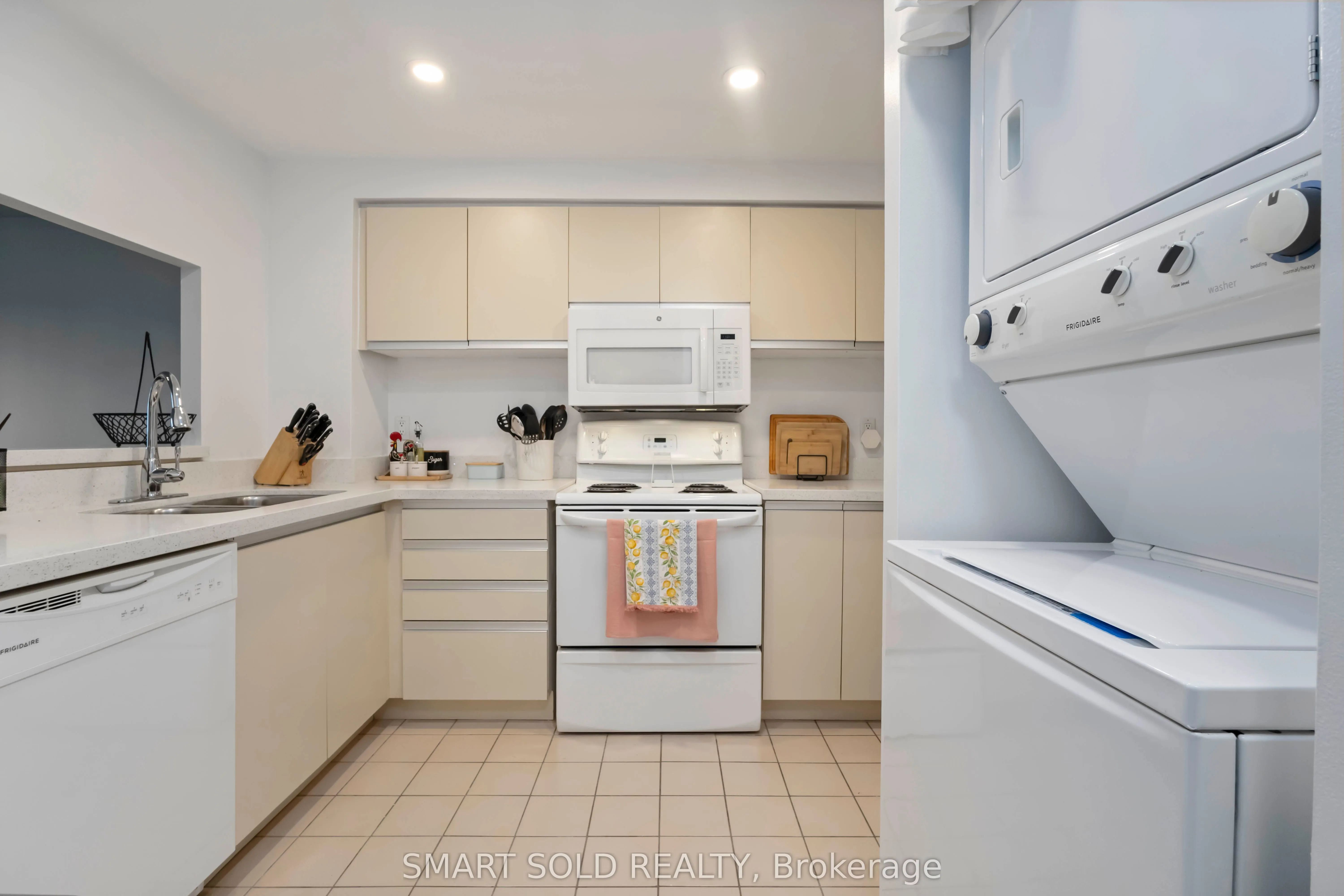 711 Rossland Road E, #514
