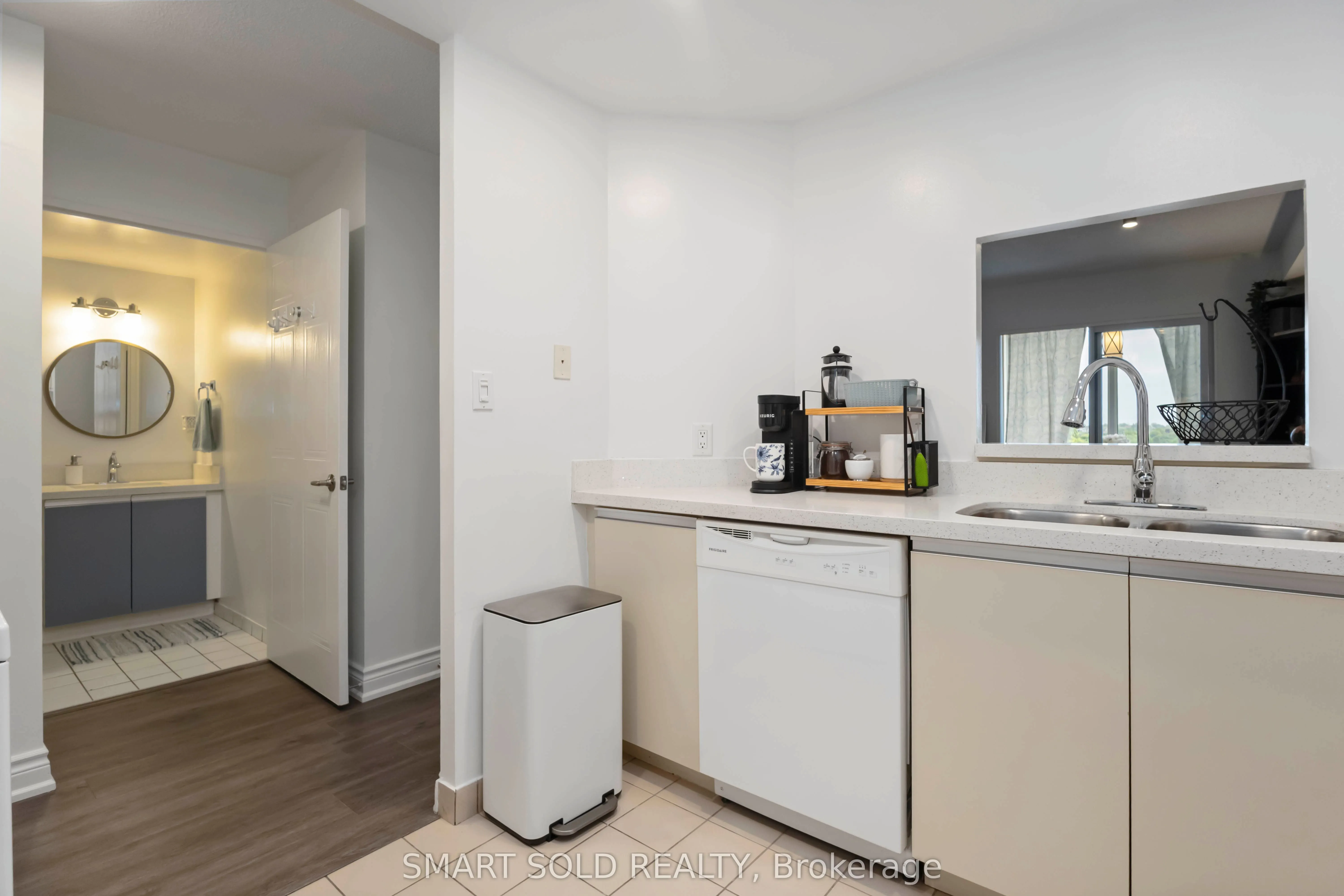 711 Rossland Road E, #514