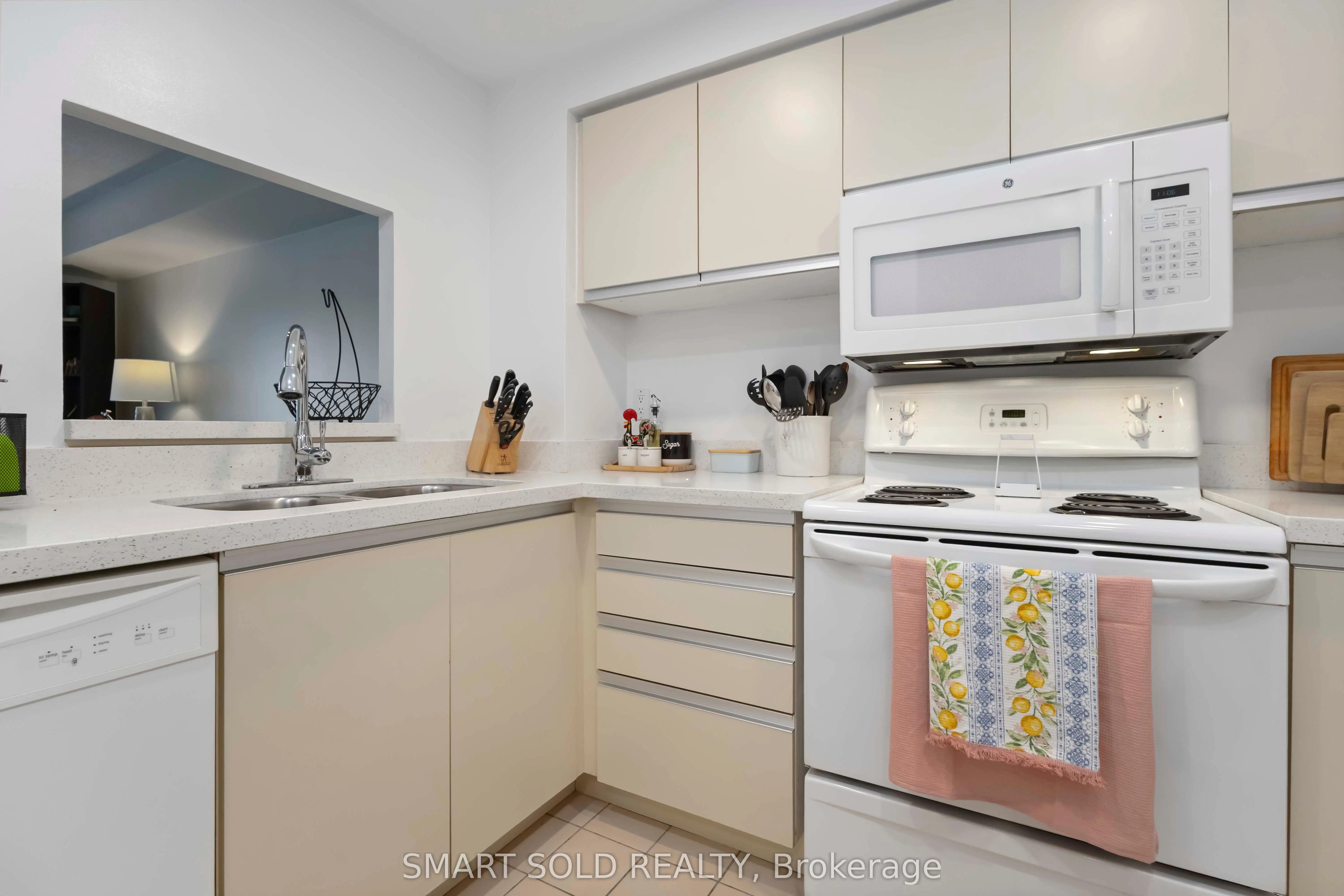 711 Rossland Road E, #514