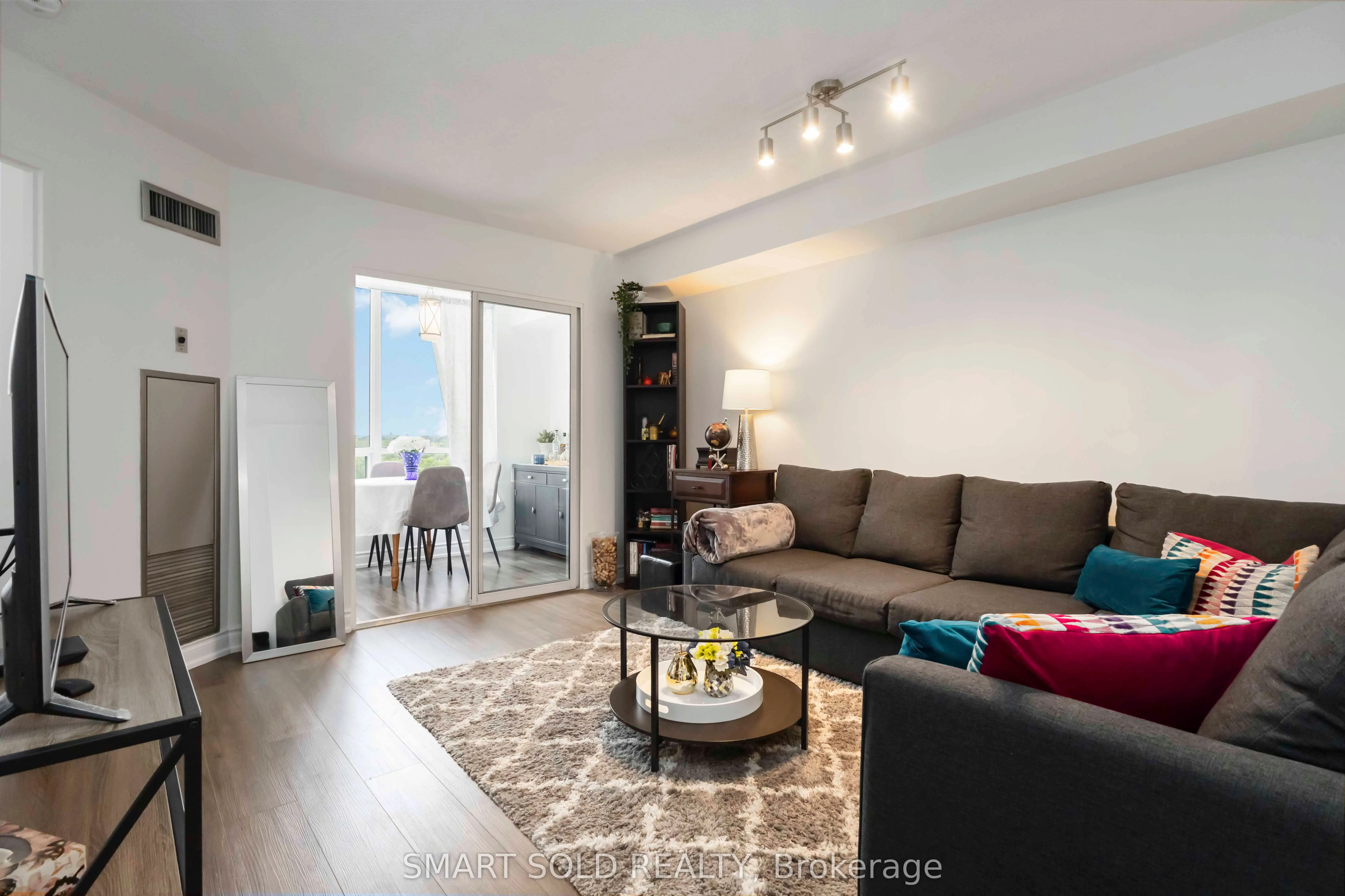 711 Rossland Road E, #514