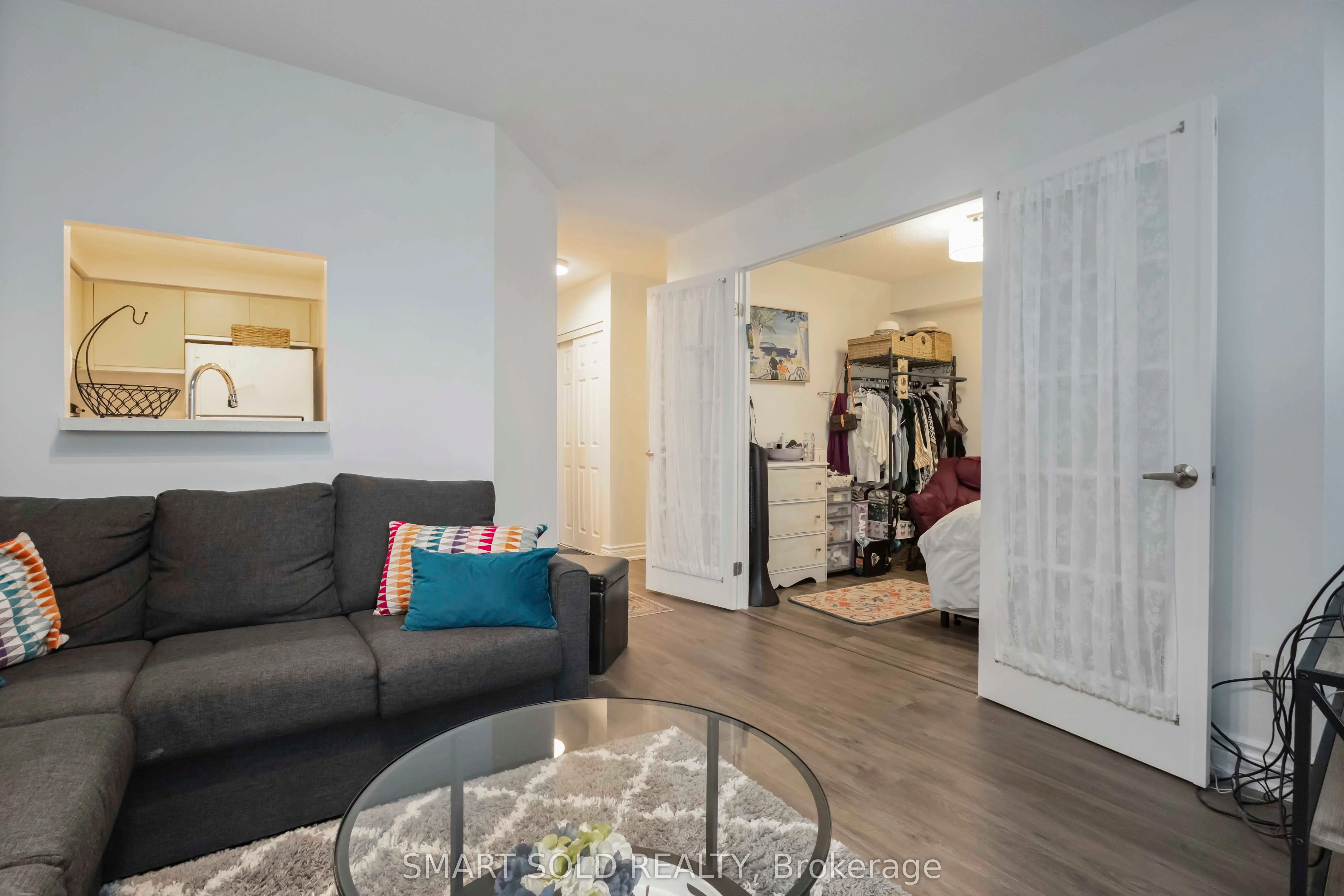 711 Rossland Road E, #514