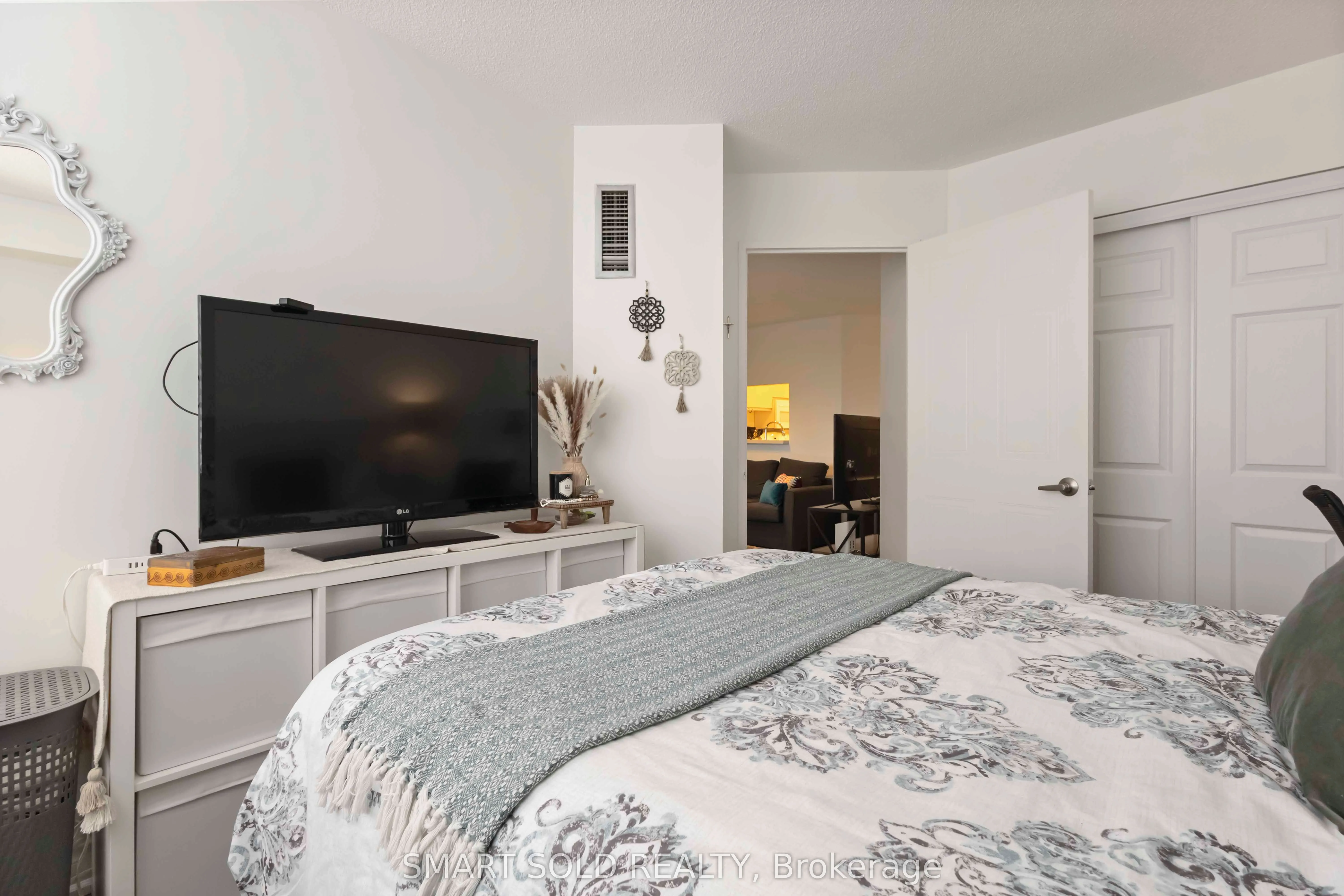711 Rossland Road E, #514