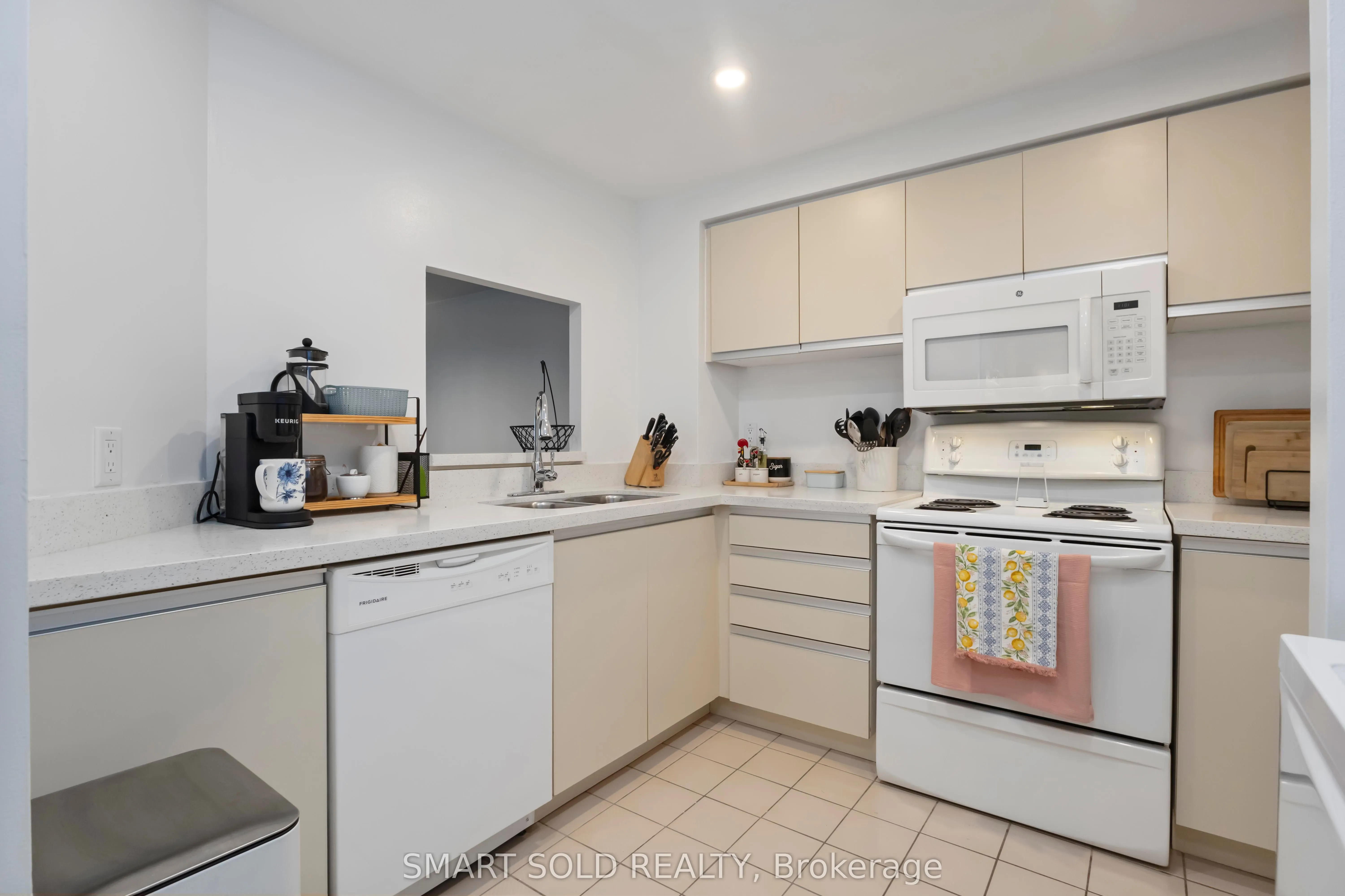 711 Rossland Road E, #514