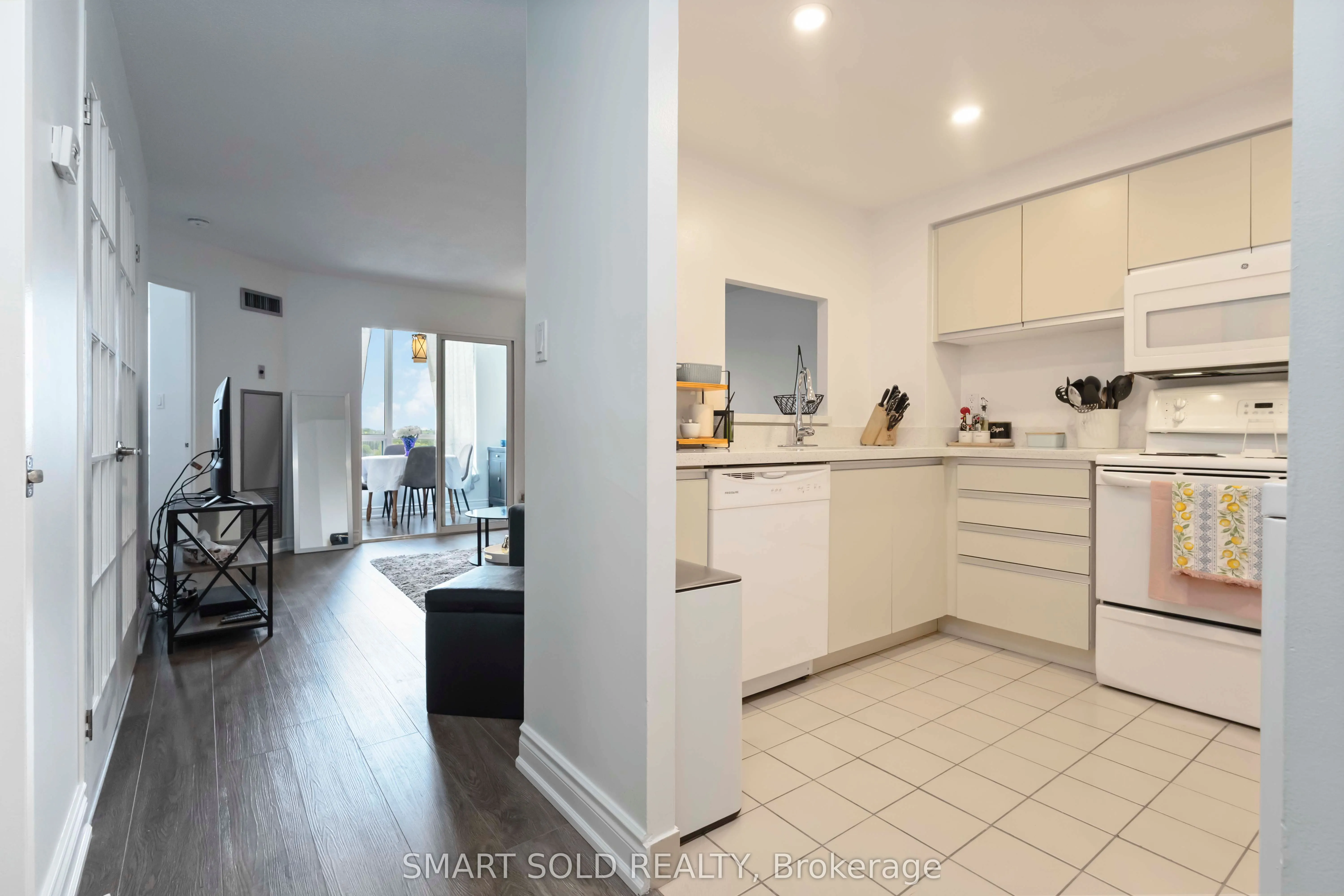 711 Rossland Road E, #514