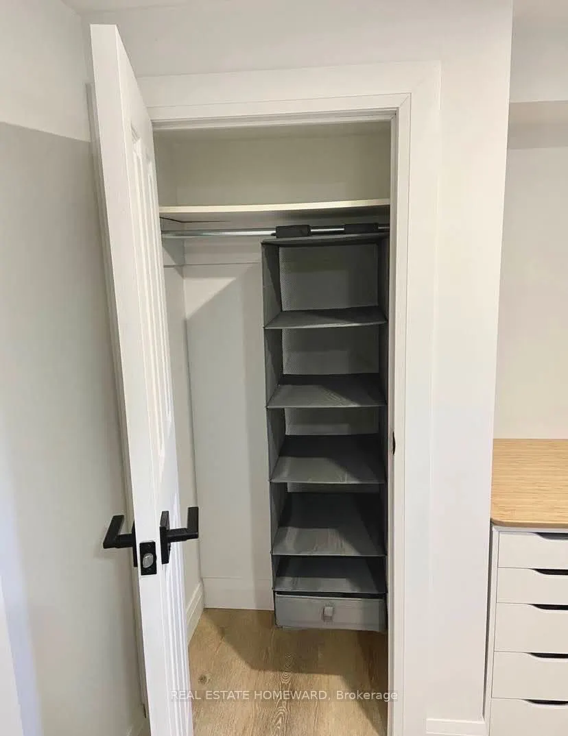 53 Stamford Square S, #Lower