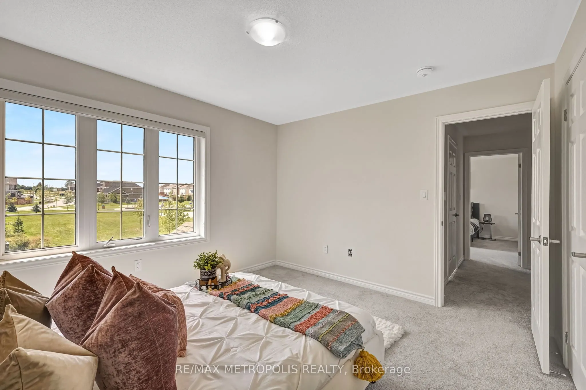 15 Douglas Kemp Crescent, #MAIN & UPPER