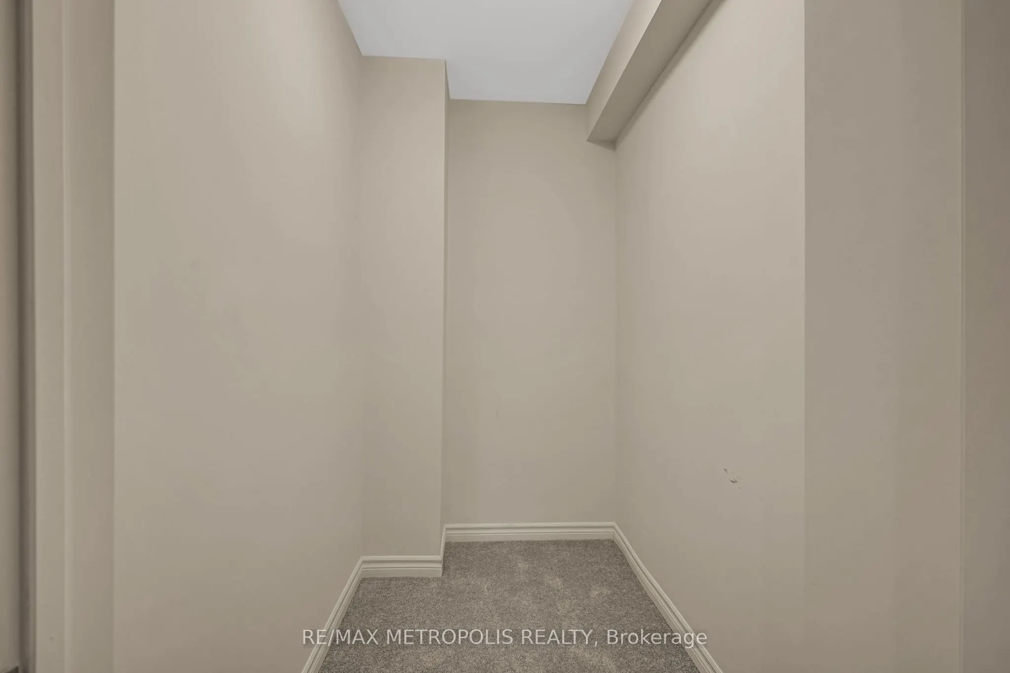 15 Douglas Kemp Crescent, #MAIN & UPPER