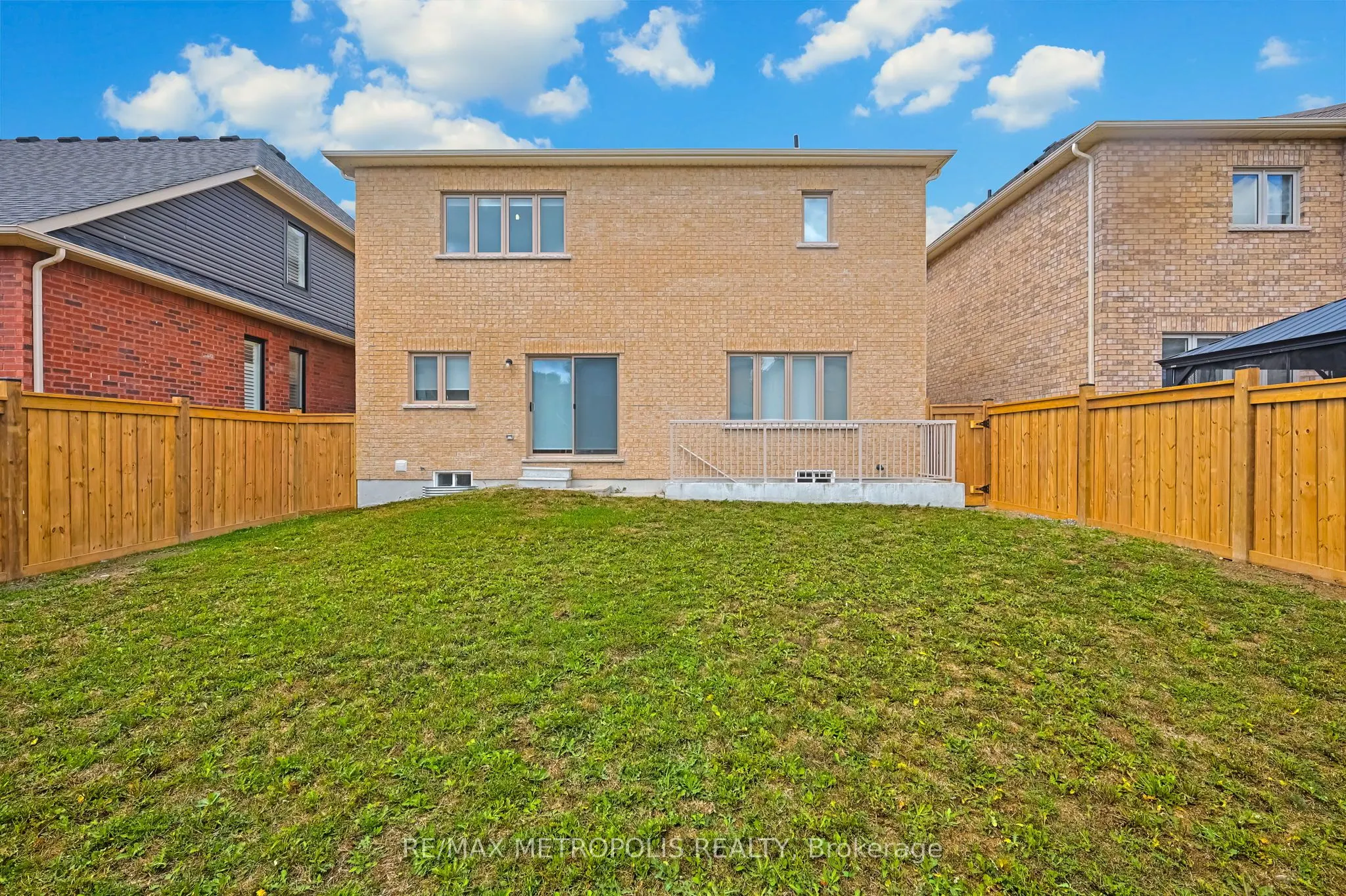 15 Douglas Kemp Crescent, #MAIN & UPPER