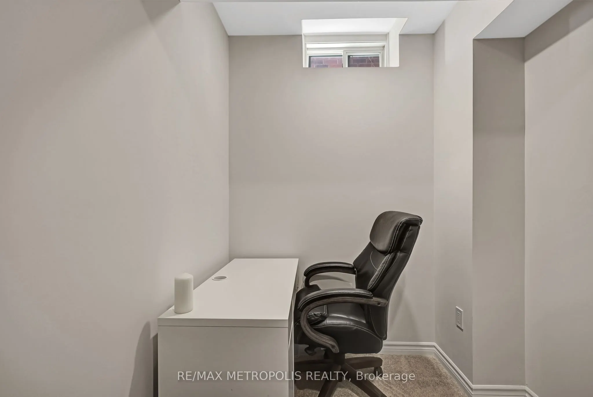 15 Douglas Kemp Crescent, #MAIN & UPPER