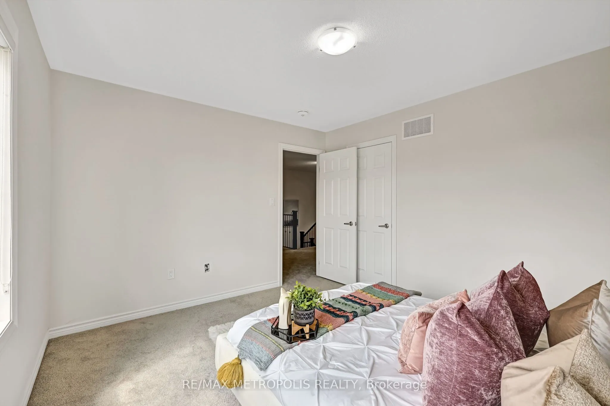 15 Douglas Kemp Crescent, #MAIN & UPPER