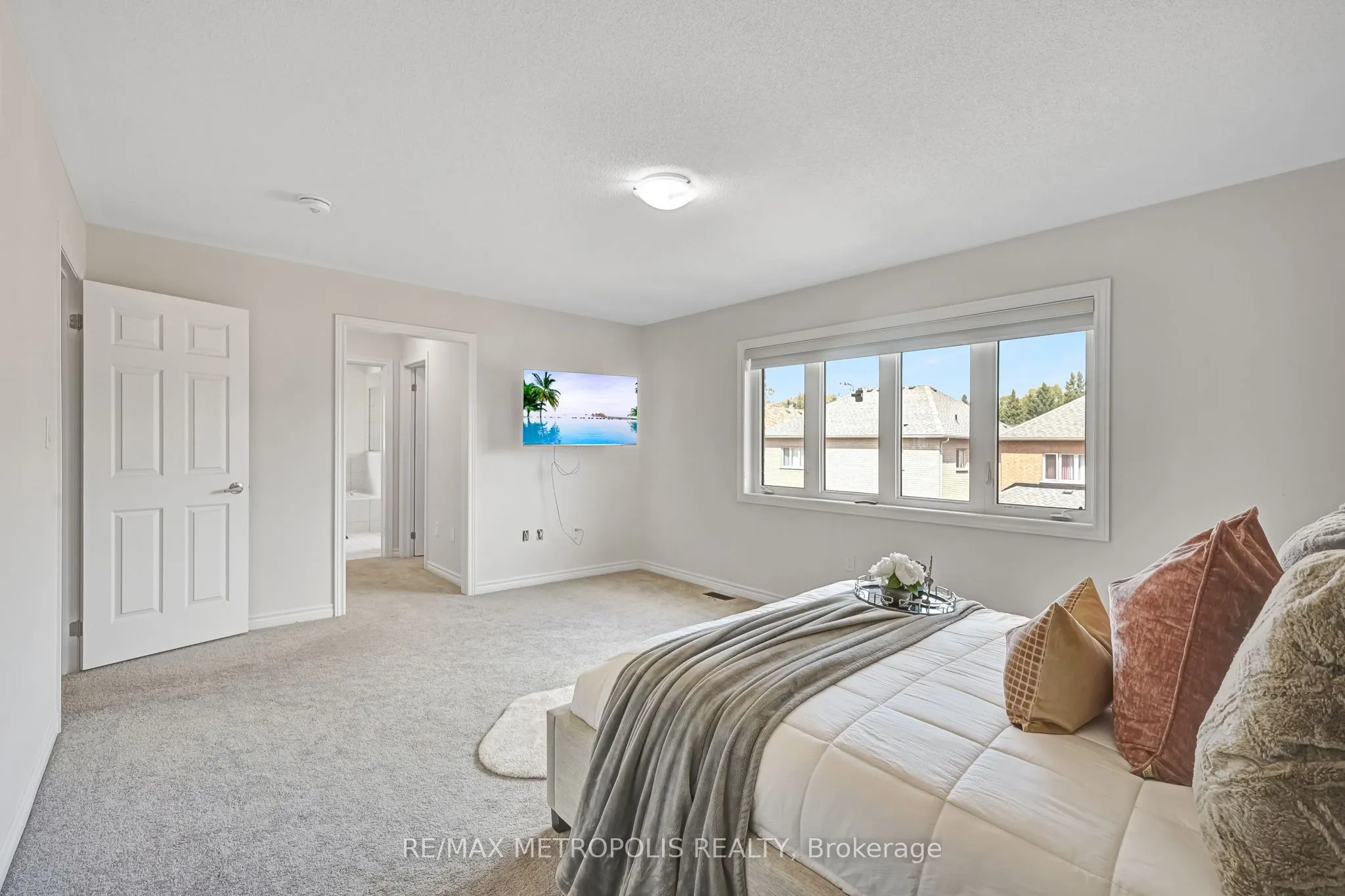 15 Douglas Kemp Crescent, #MAIN & UPPER