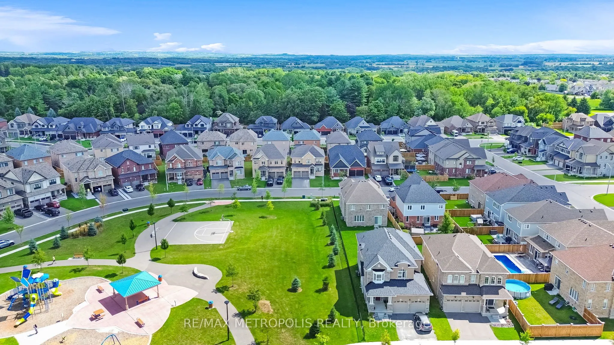 15 Douglas Kemp Crescent, #MAIN & UPPER