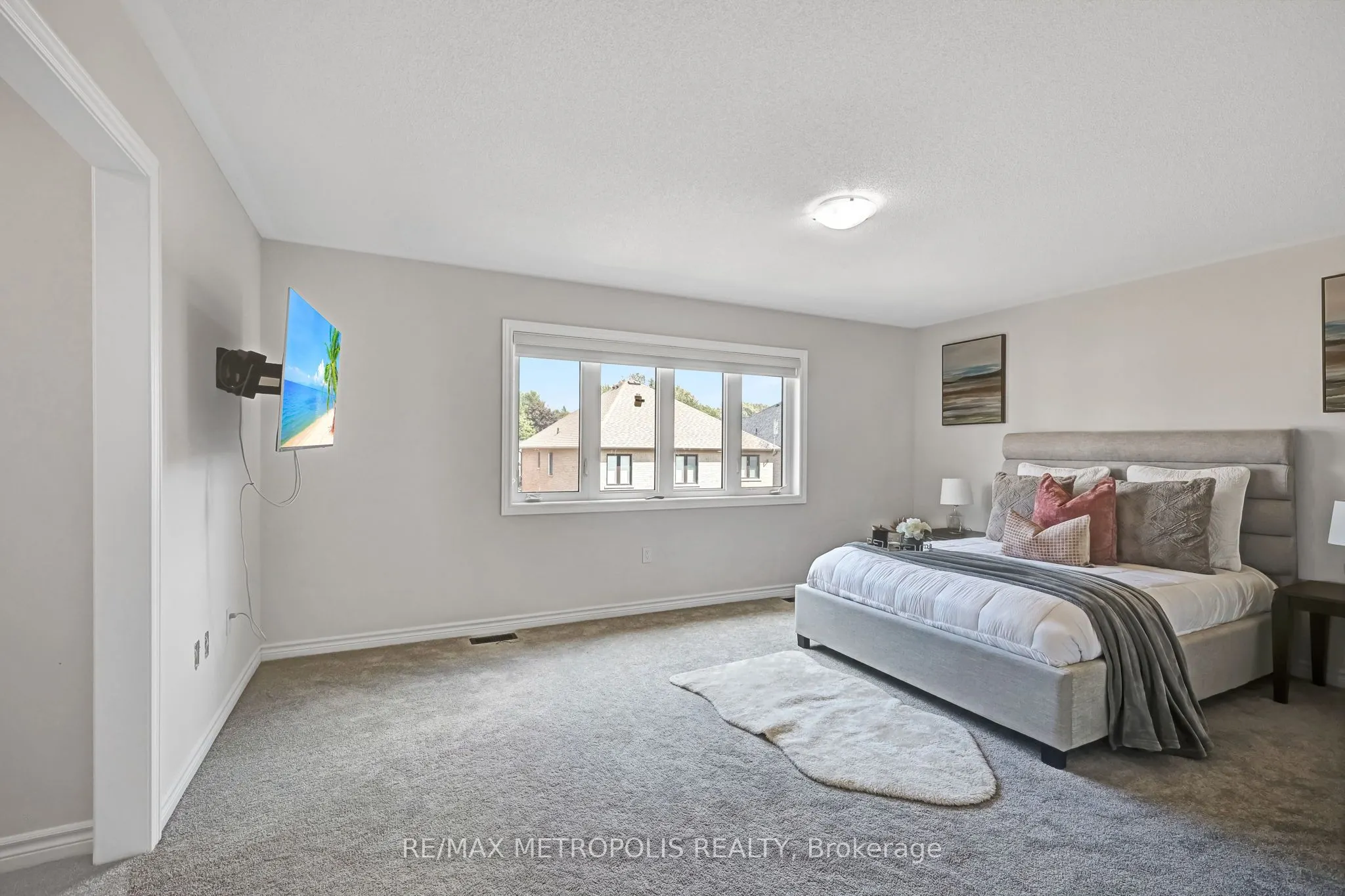 15 Douglas Kemp Crescent, #MAIN & UPPER