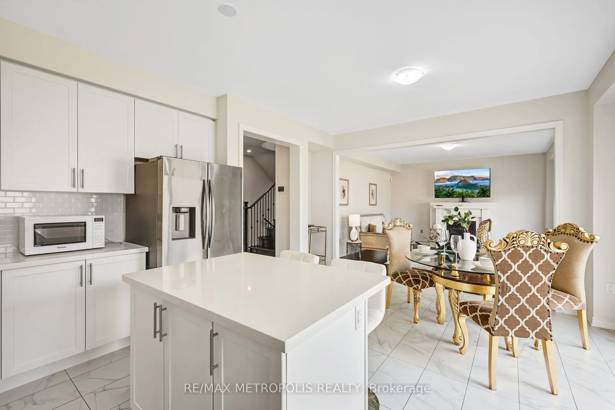 15 Douglas Kemp Crescent, #MAIN & UPPER