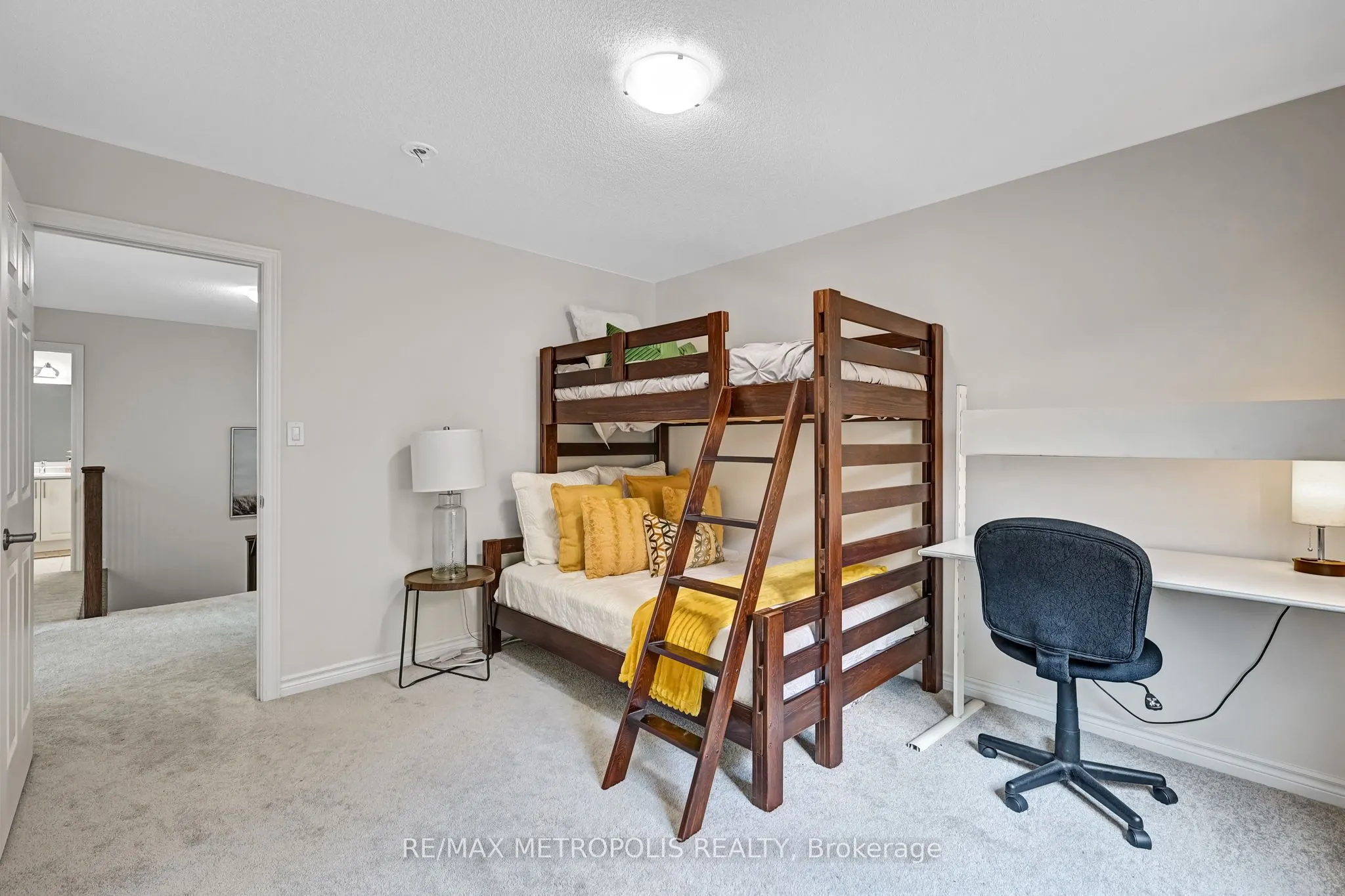 15 Douglas Kemp Crescent, #MAIN & UPPER