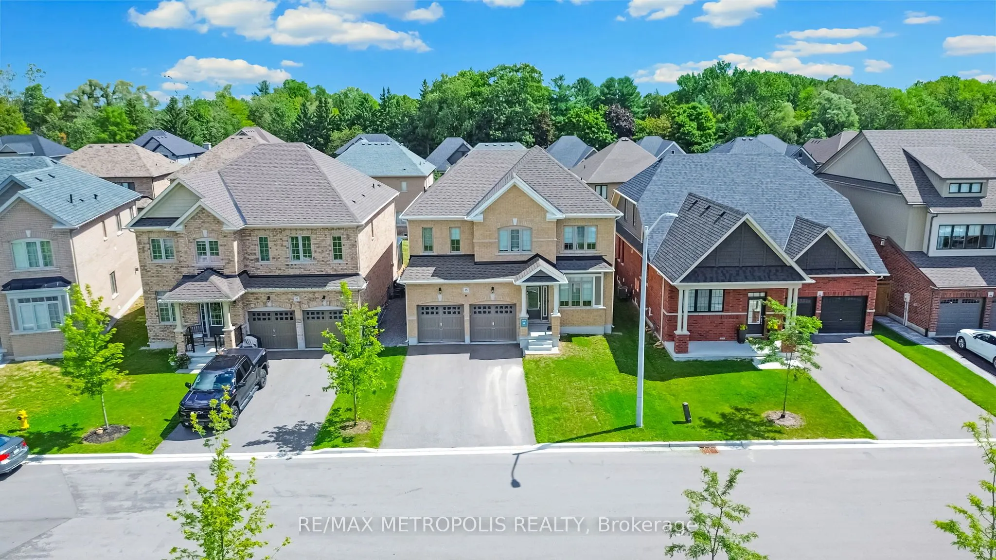 15 Douglas Kemp Crescent, #MAIN & UPPER