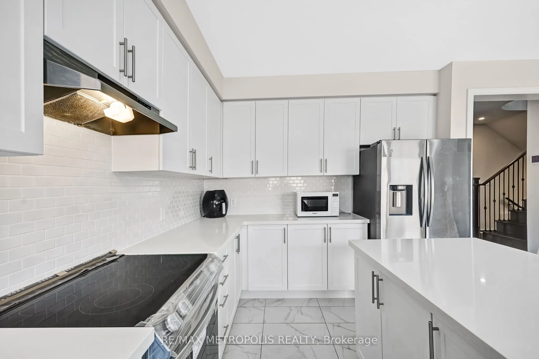 15 Douglas Kemp Crescent, #MAIN & UPPER