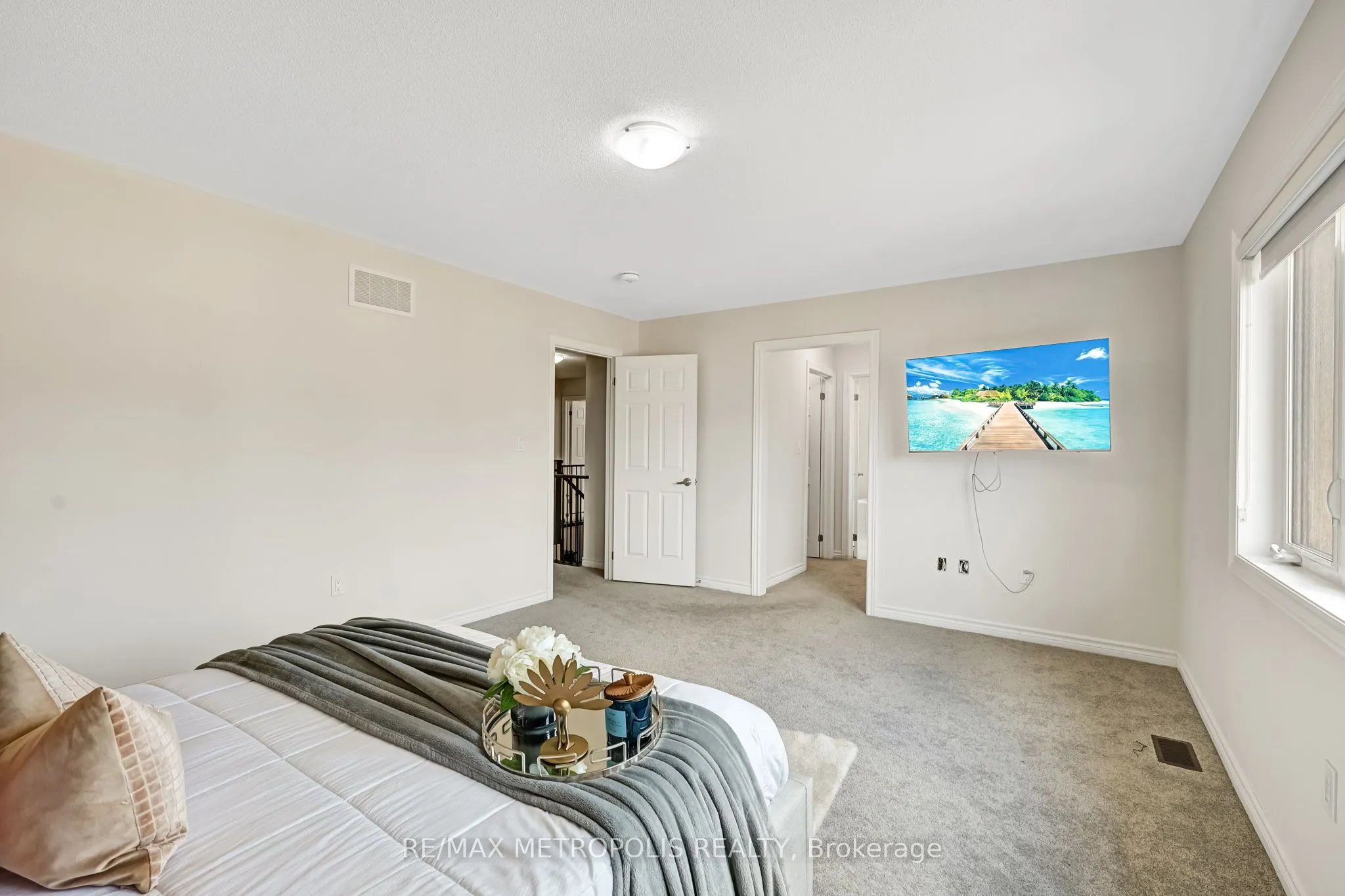 15 Douglas Kemp Crescent, #MAIN & UPPER