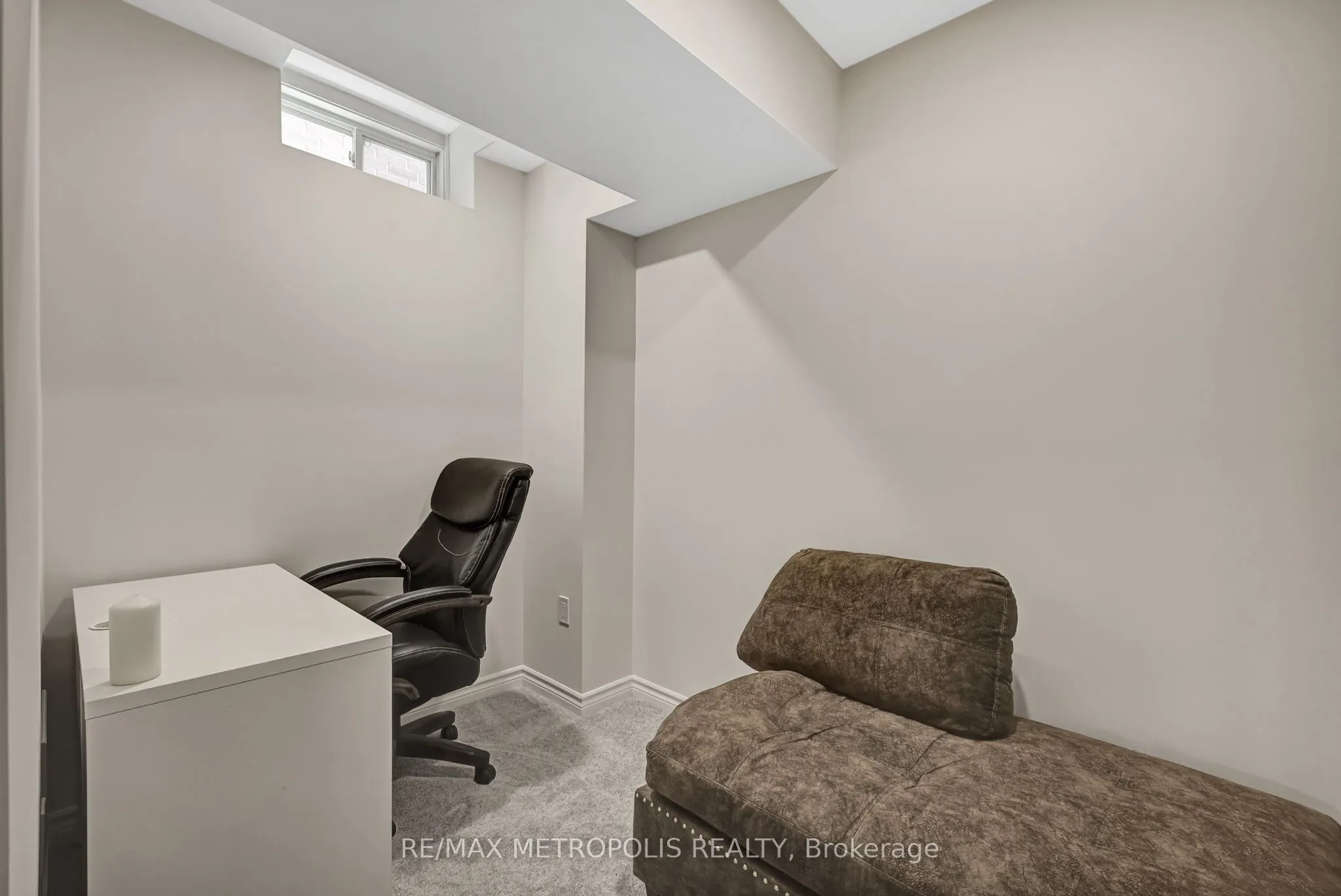15 Douglas Kemp Crescent, #MAIN & UPPER