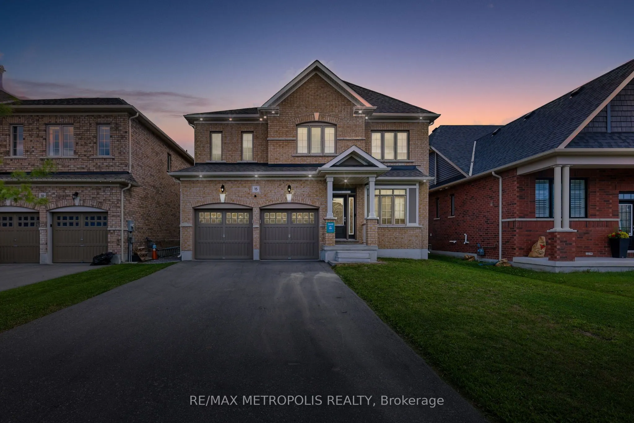 15 Douglas Kemp Crescent, #MAIN & UPPER