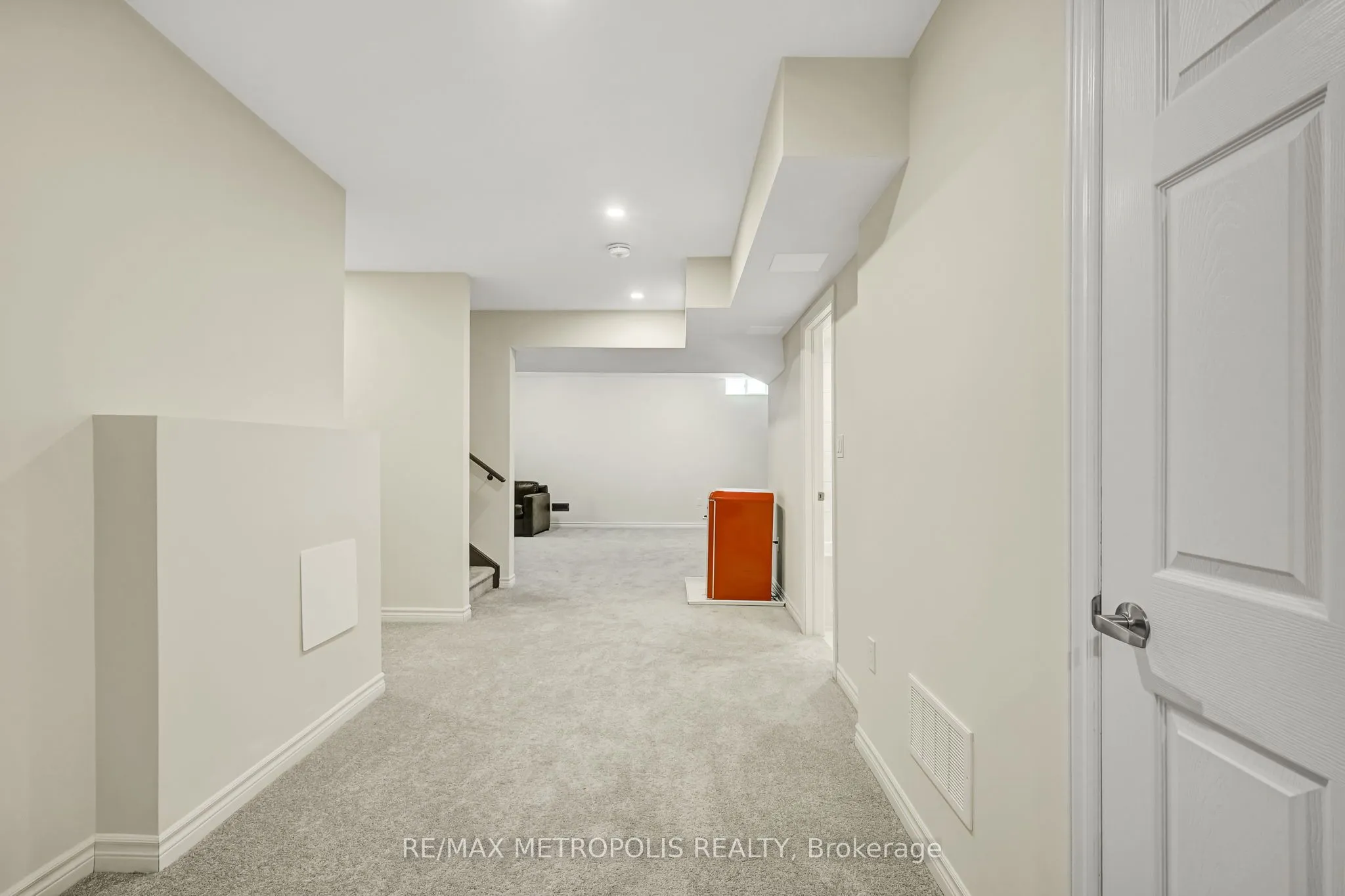 15 Douglas Kemp Crescent, #MAIN & UPPER