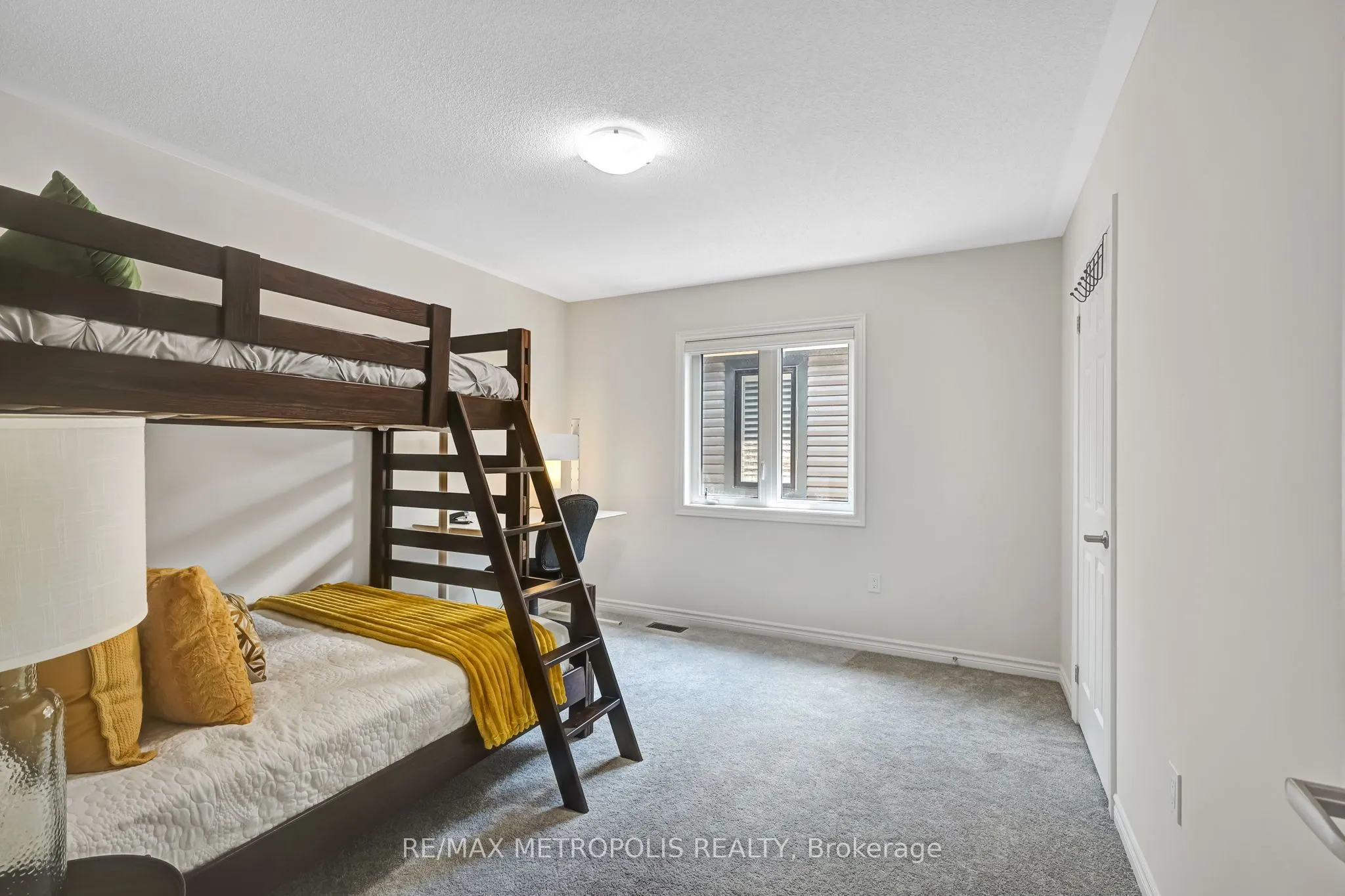 15 Douglas Kemp Crescent, #MAIN & UPPER