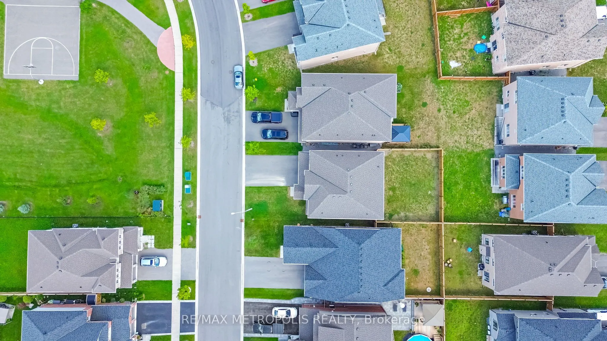 15 Douglas Kemp Crescent, #MAIN & UPPER