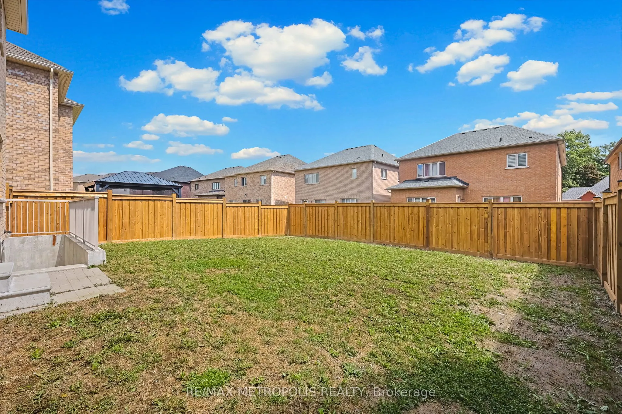 15 Douglas Kemp Crescent, #MAIN & UPPER