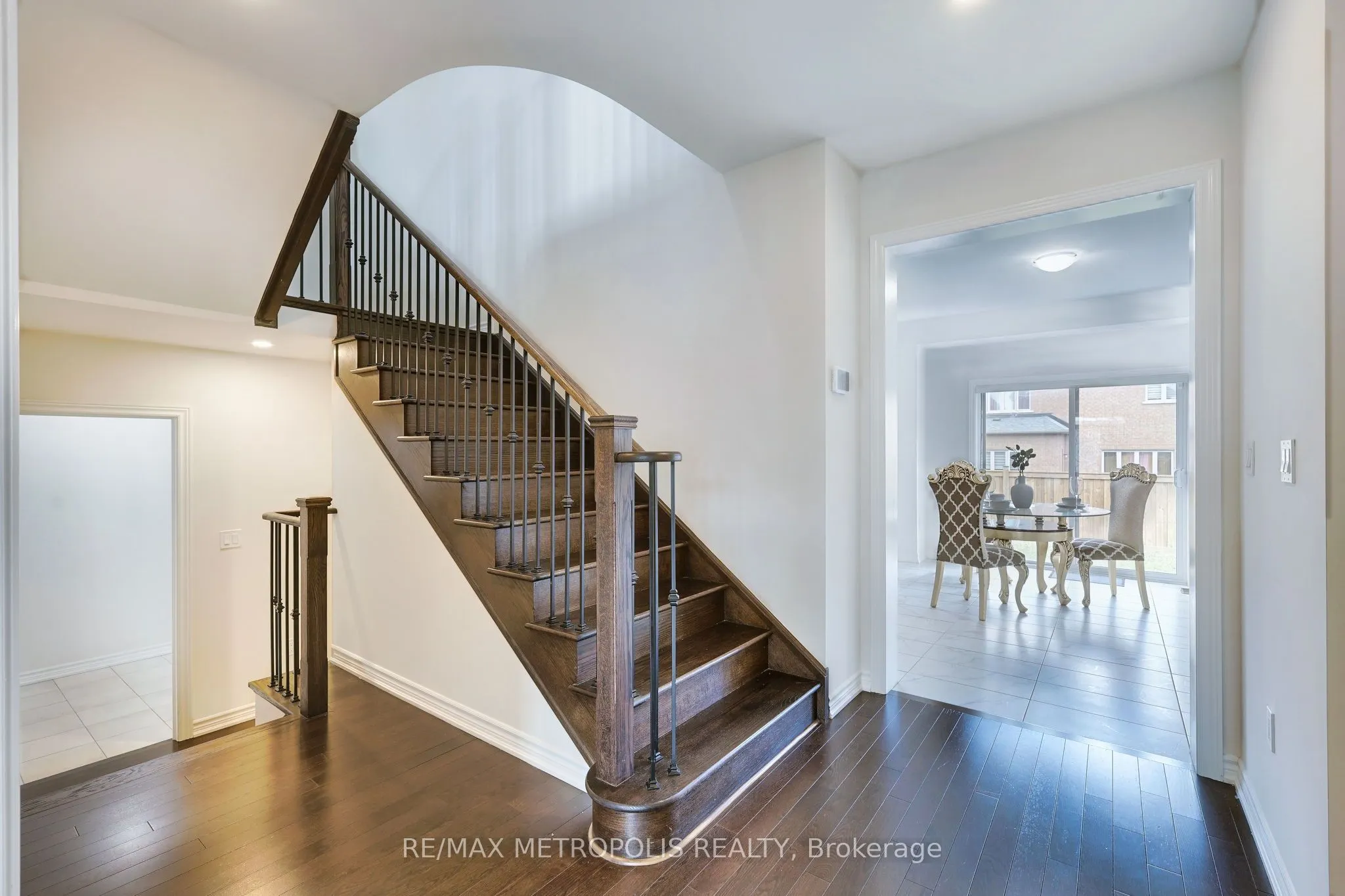 15 Douglas Kemp Crescent, #MAIN & UPPER