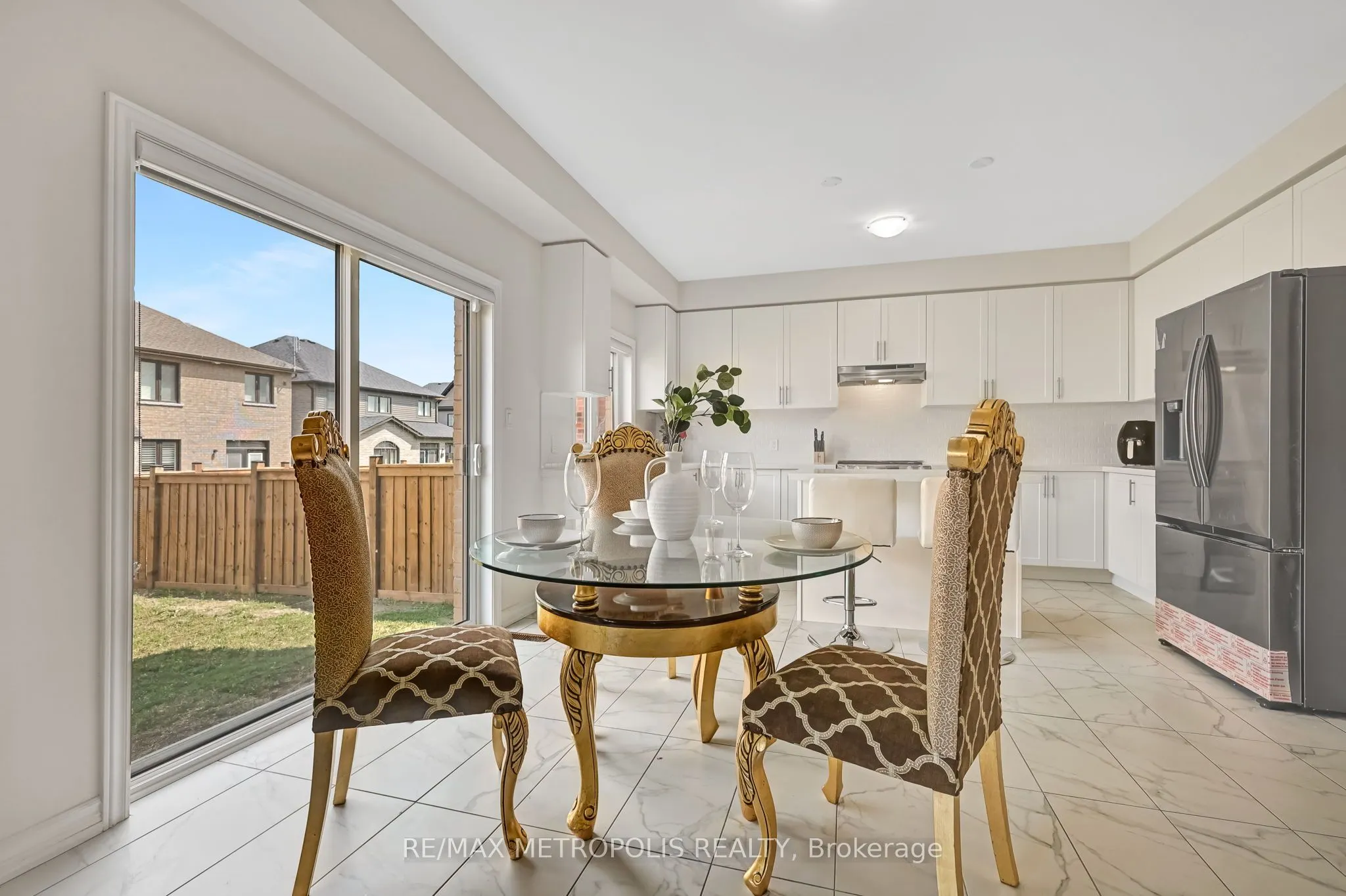 15 Douglas Kemp Crescent, #MAIN & UPPER