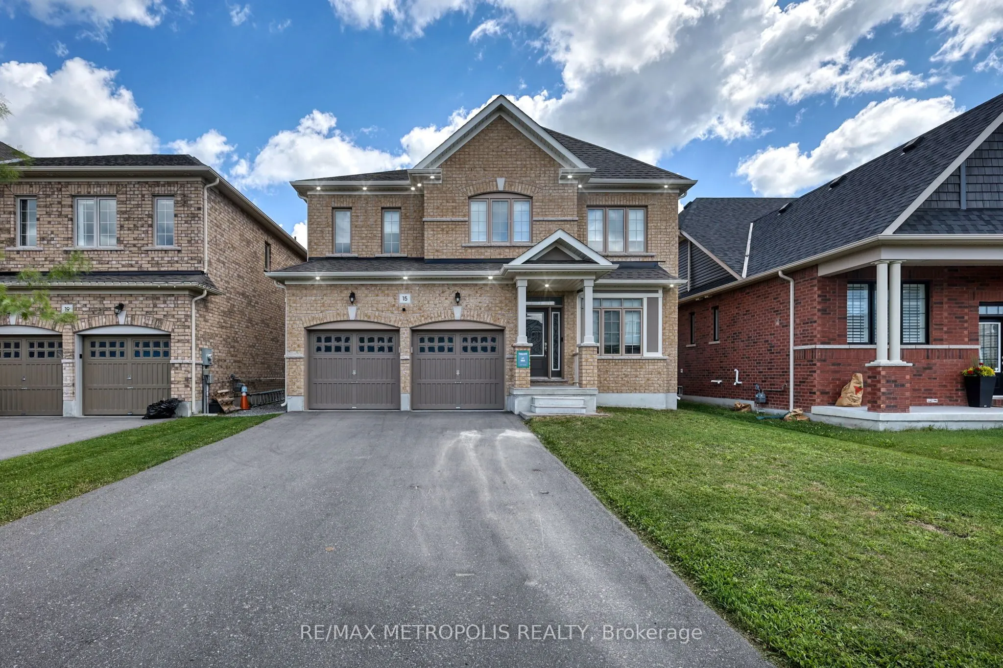 15 Douglas Kemp Crescent, #MAIN & UPPER