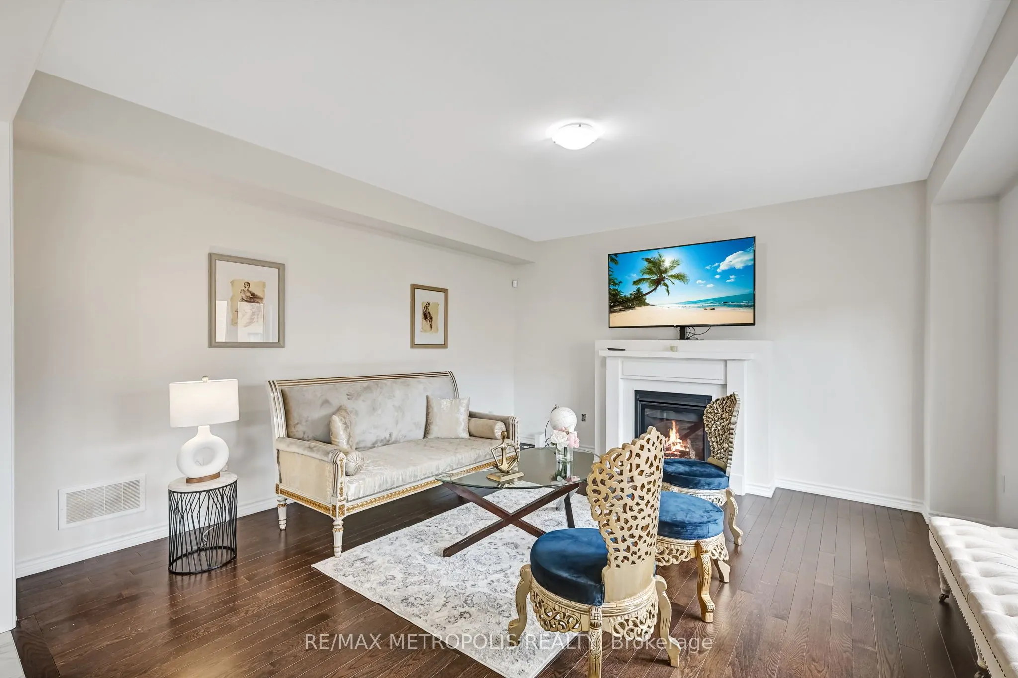 15 Douglas Kemp Crescent, #MAIN & UPPER