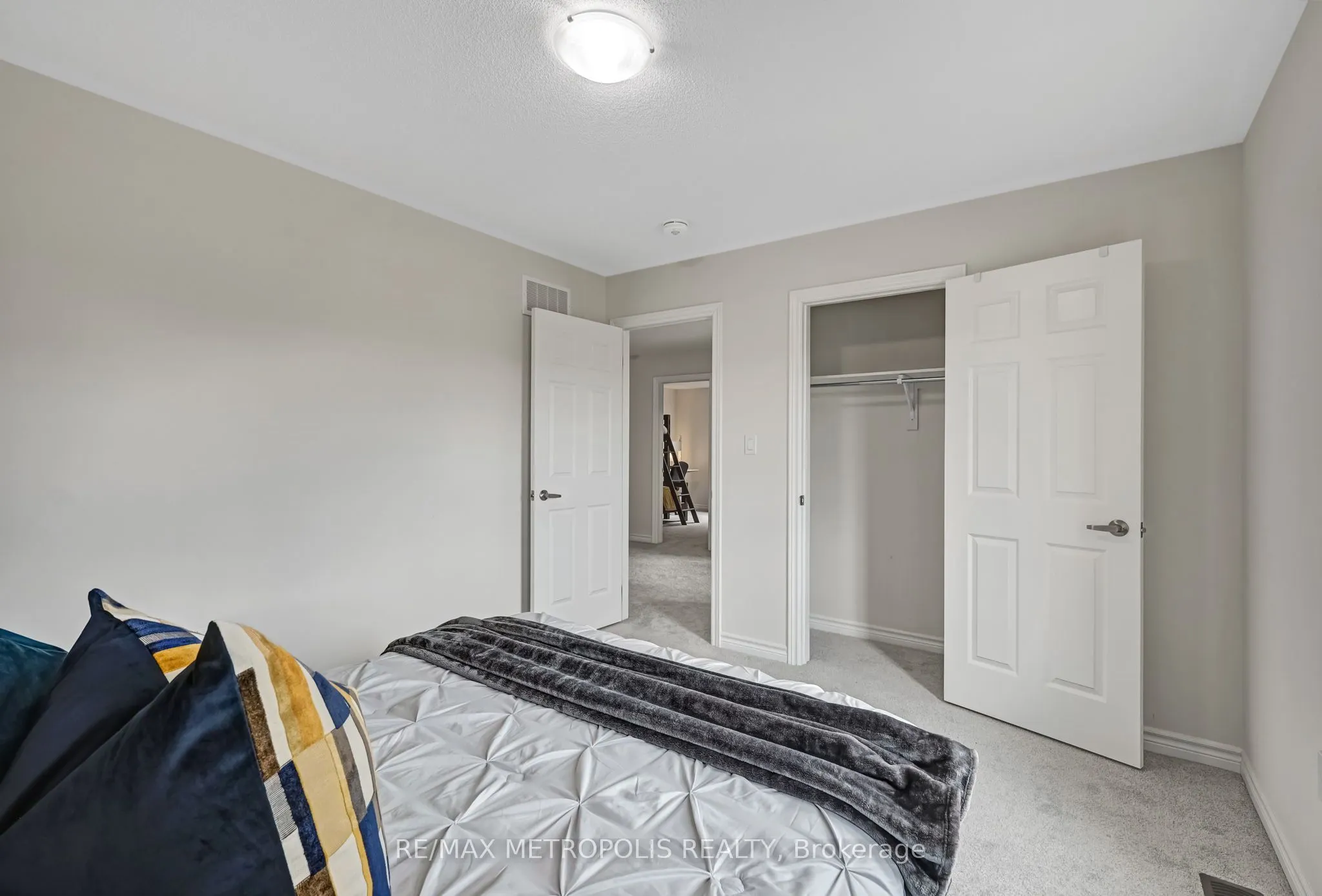 15 Douglas Kemp Crescent, #MAIN & UPPER