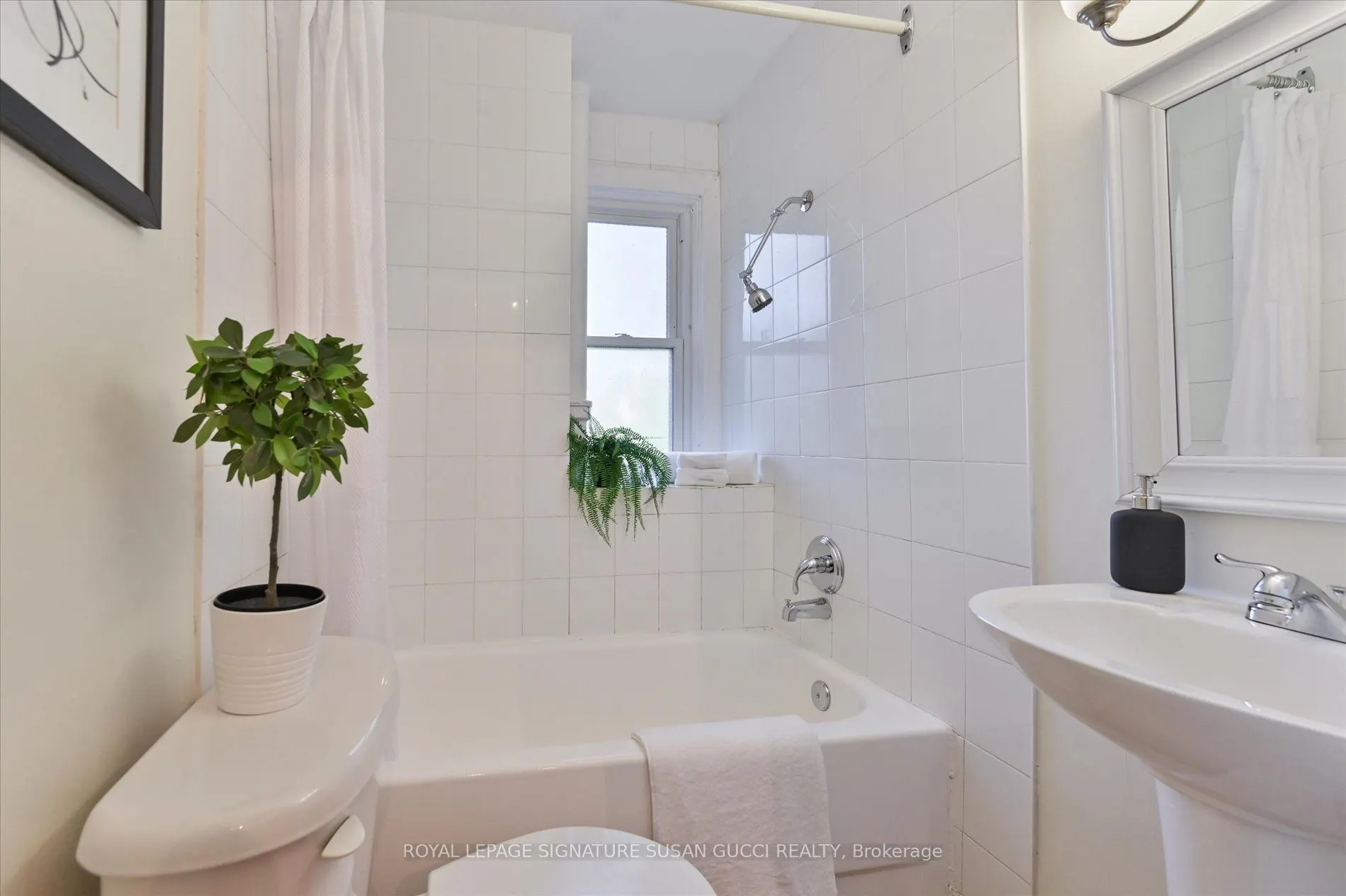1125 Woodbine Avenue