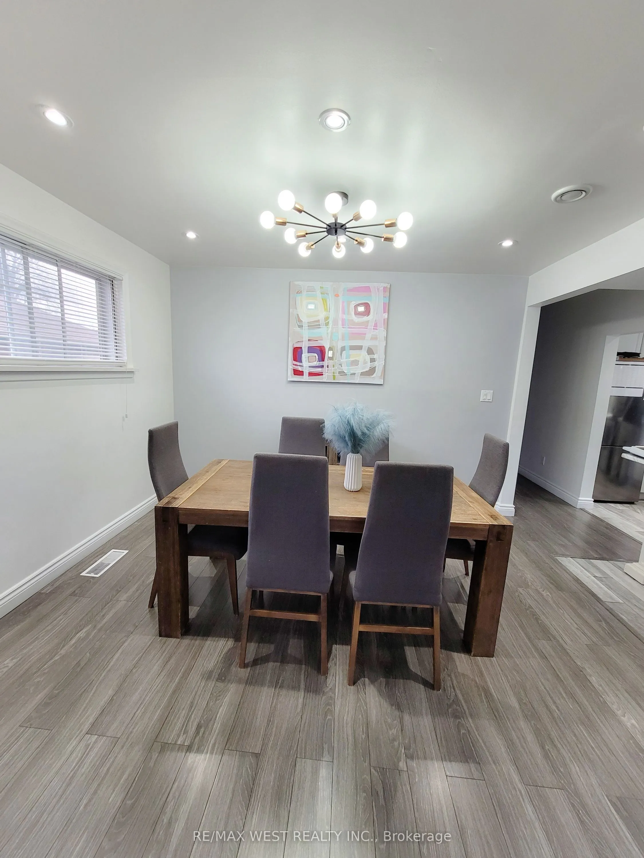 1002 Warden Avenue, #Main