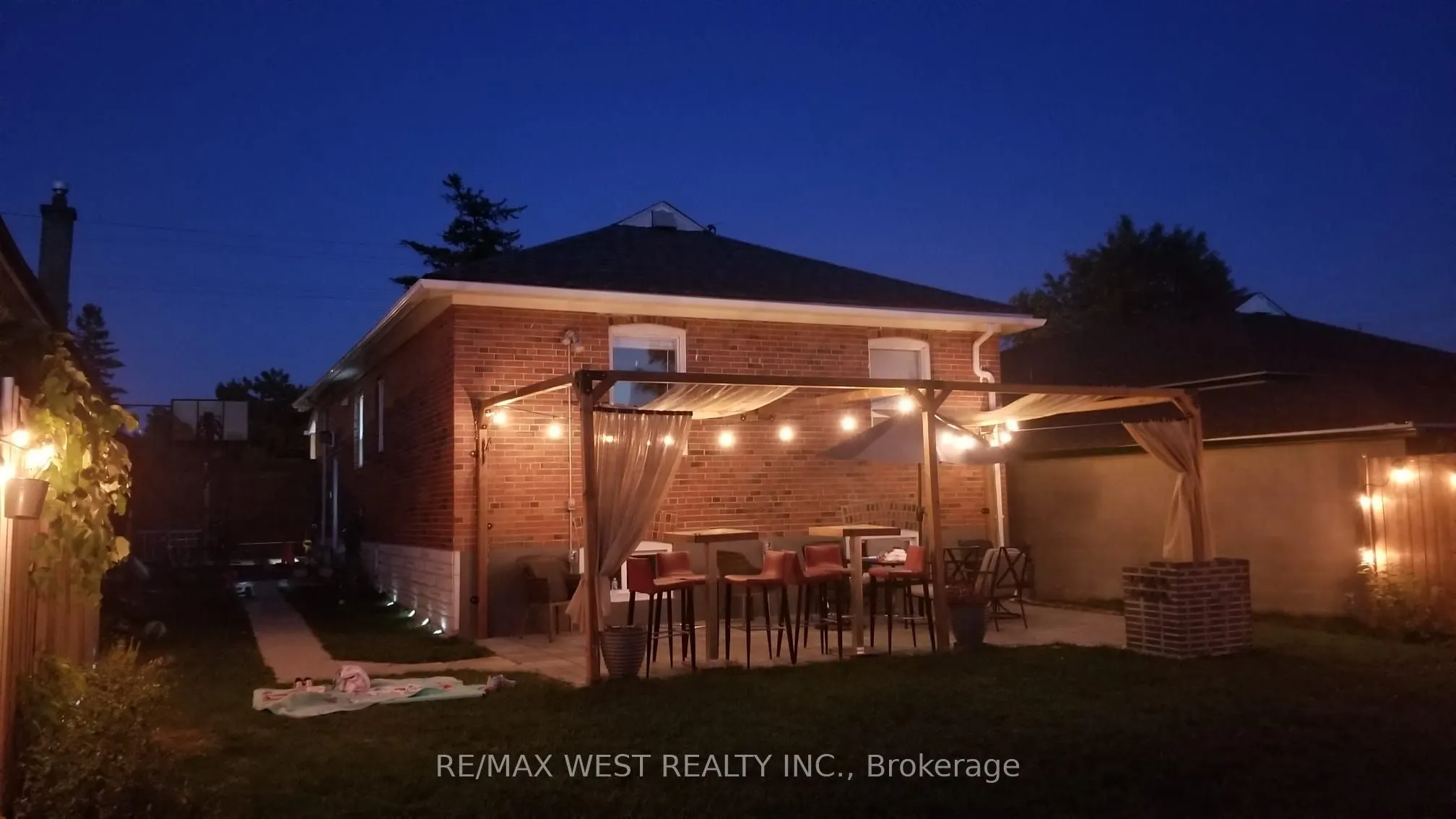 1002 Warden Avenue, #Main