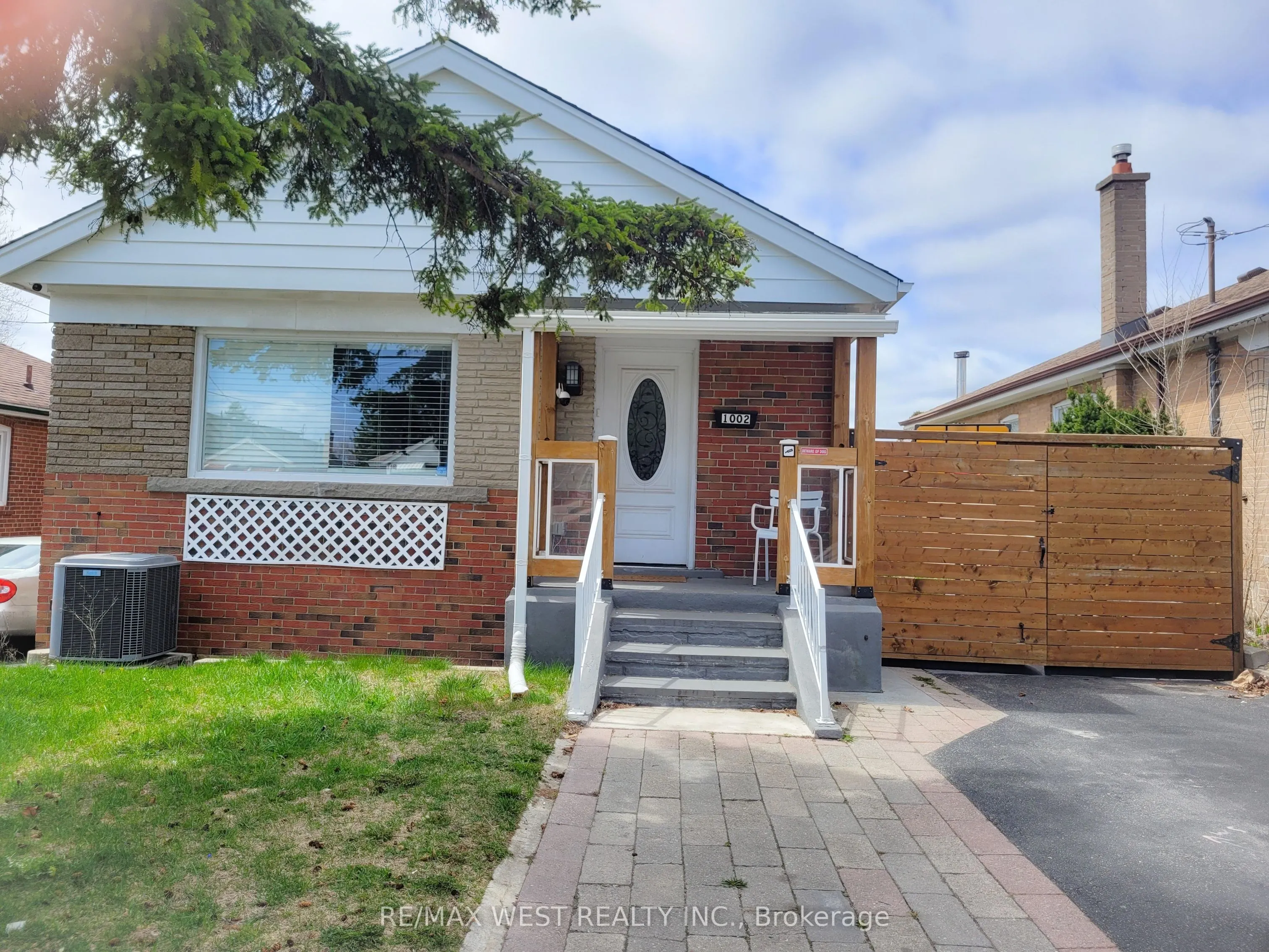 1002 Warden Avenue, #Main