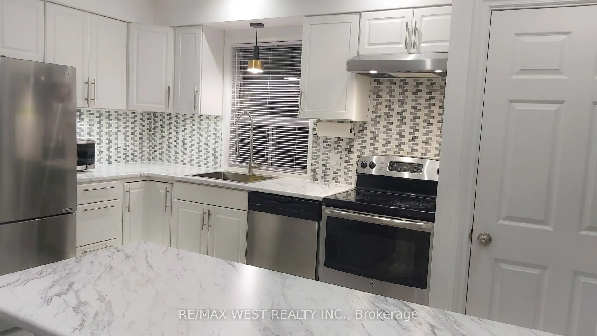 1002 Warden Avenue, #Main