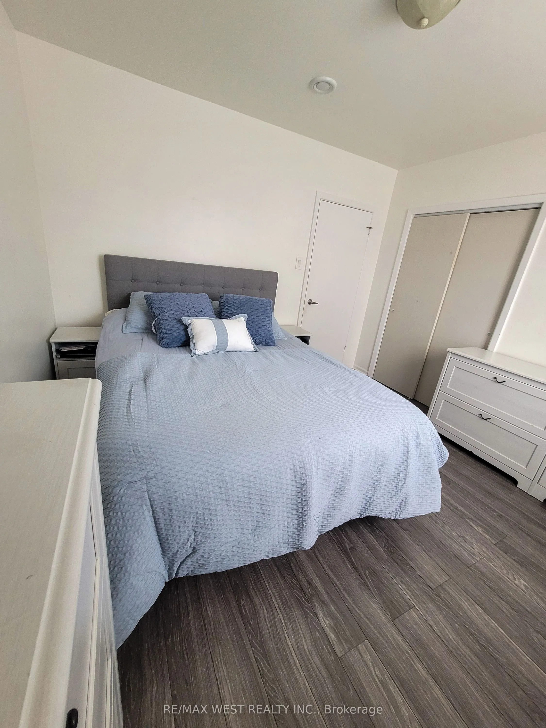 1002 Warden Avenue, #Main