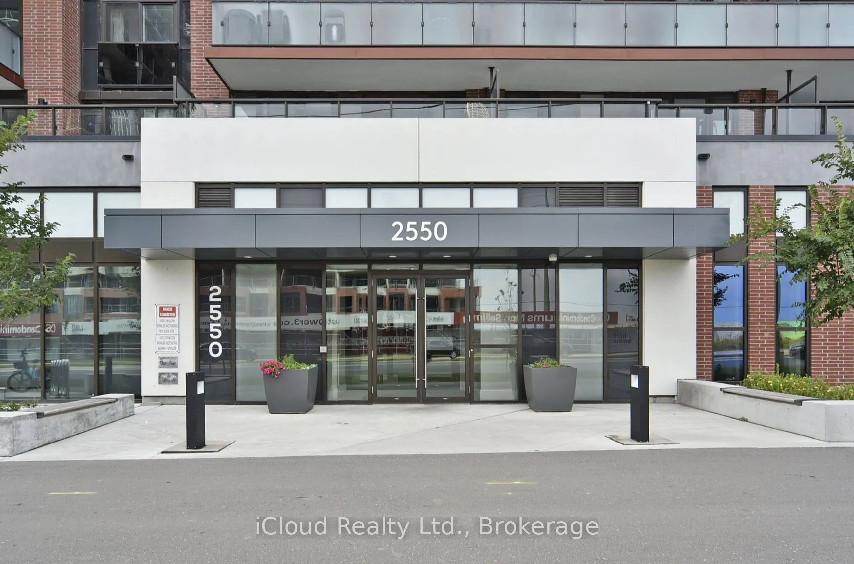 2550 Simcoe Street N, #1616