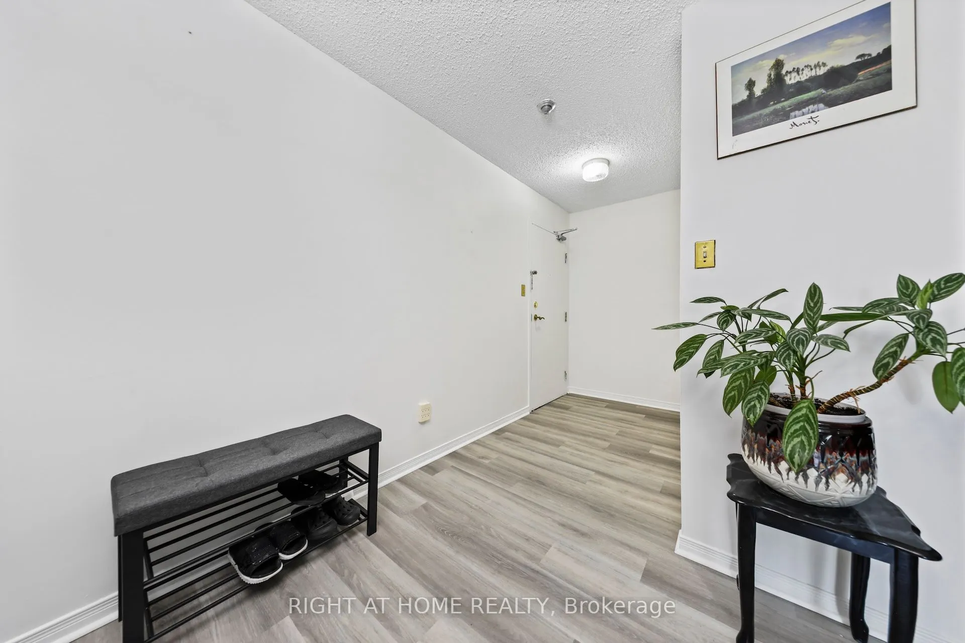 1665 Victoria Park Avenue, #206