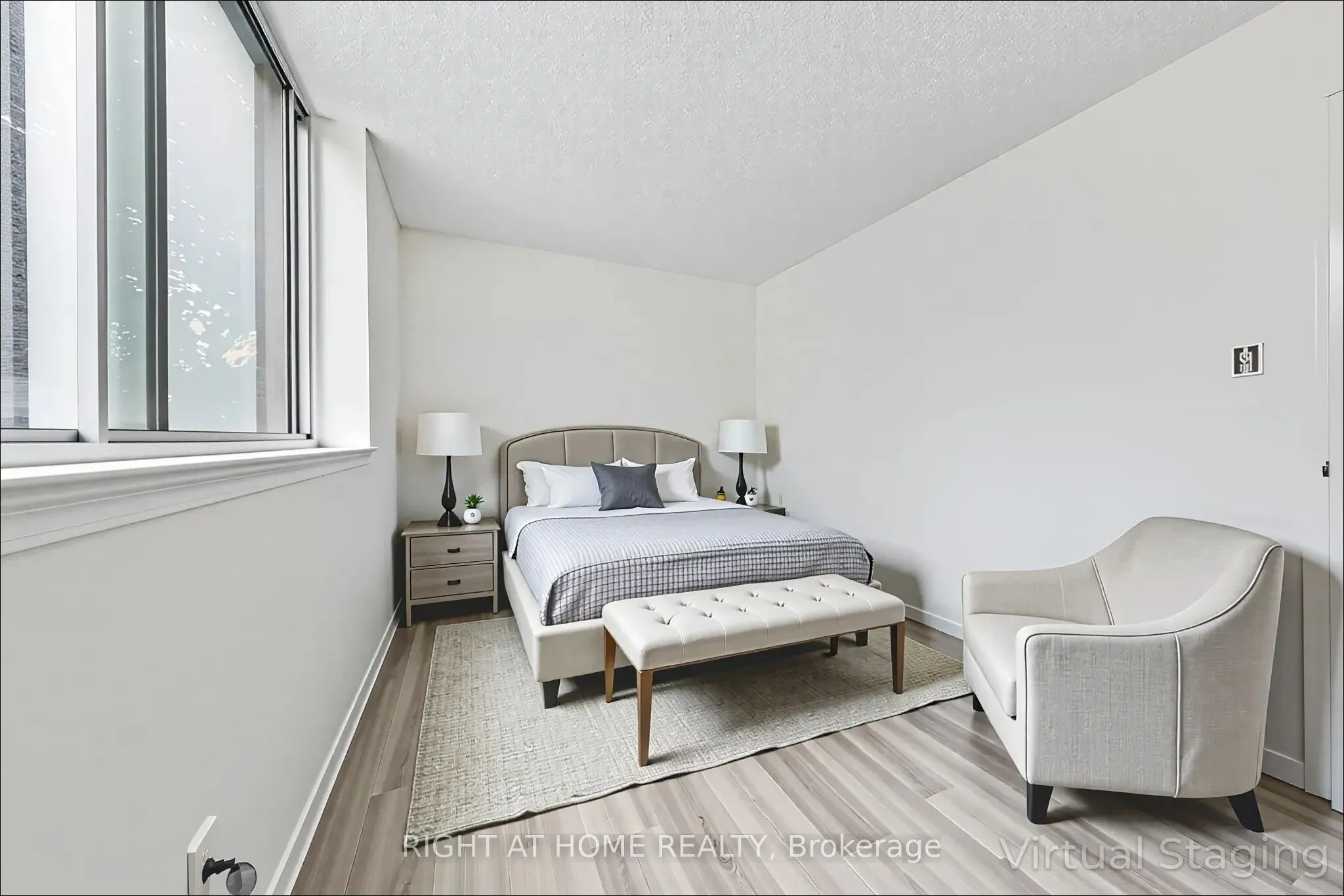 1665 Victoria Park Avenue, #206