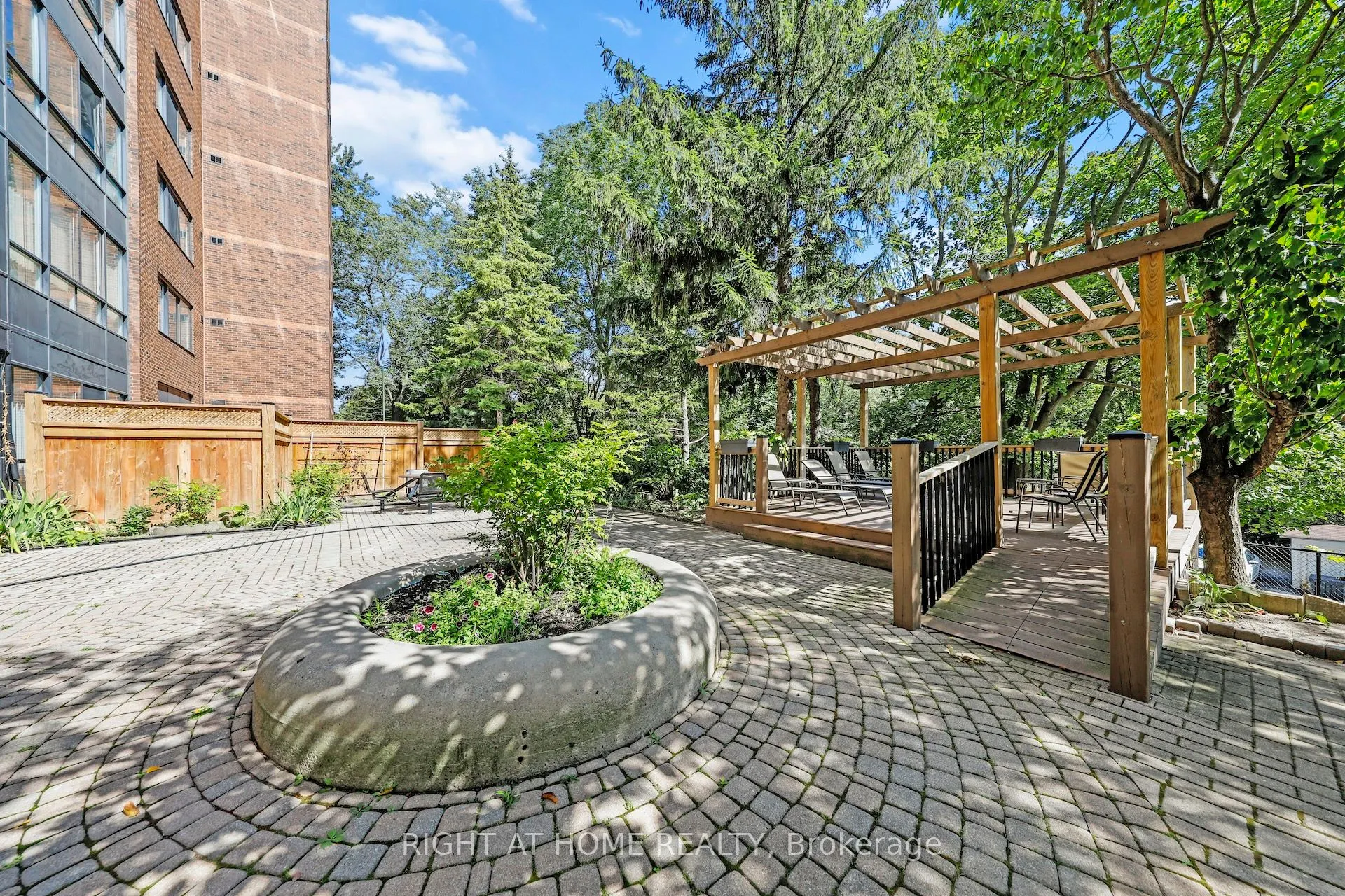 1665 Victoria Park Avenue, #206