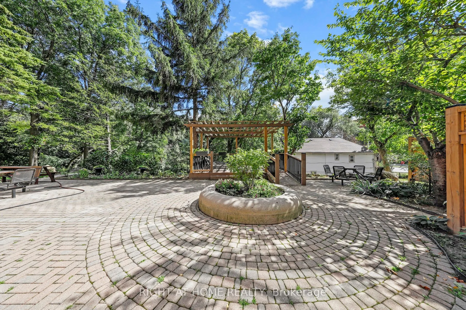 1665 Victoria Park Avenue, #206
