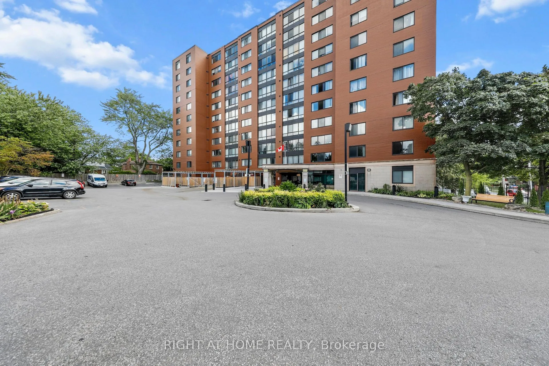 1665 Victoria Park Avenue, #206
