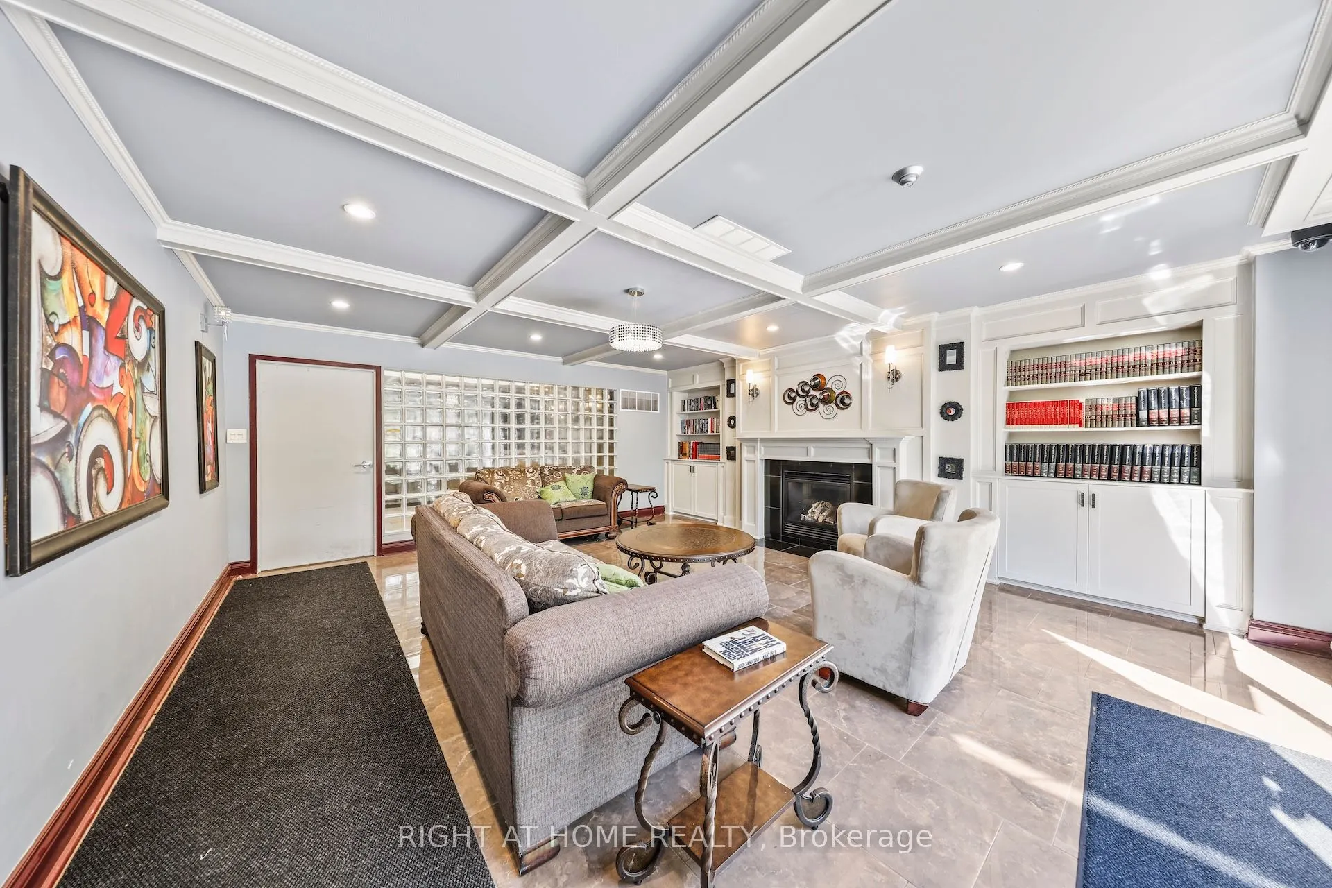 1665 Victoria Park Avenue, #206