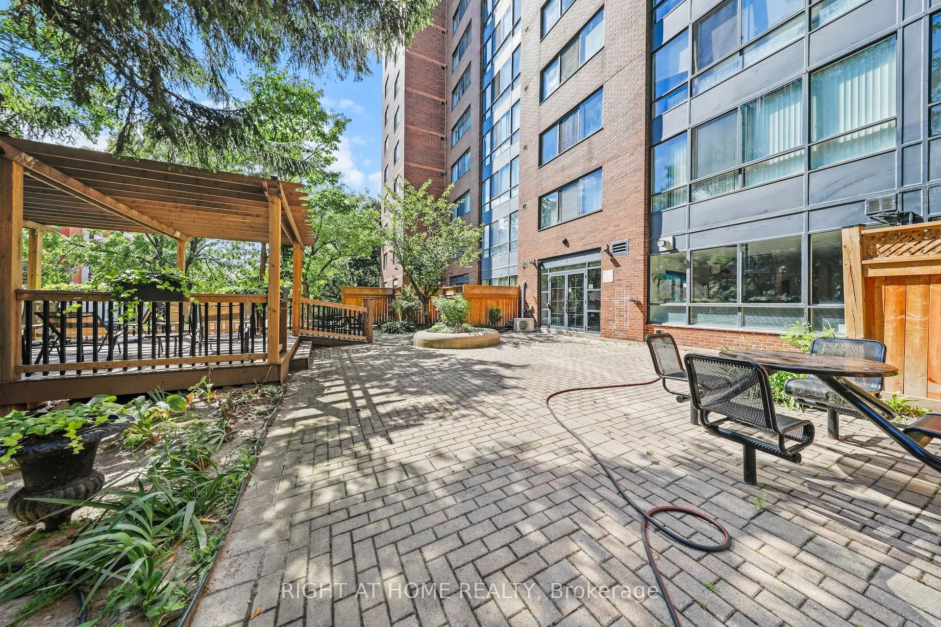 1665 Victoria Park Avenue, #206