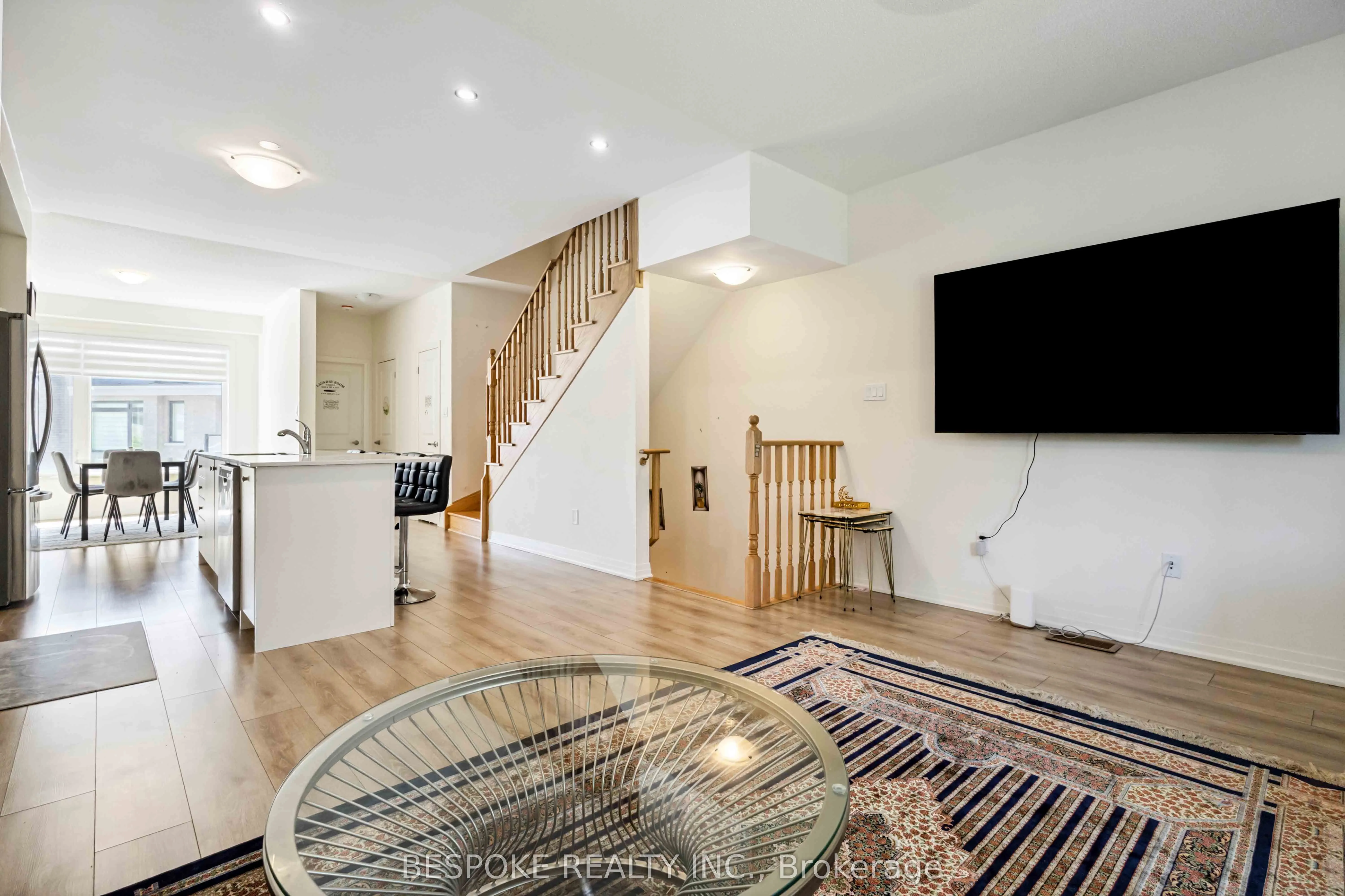 17 Esquire Way