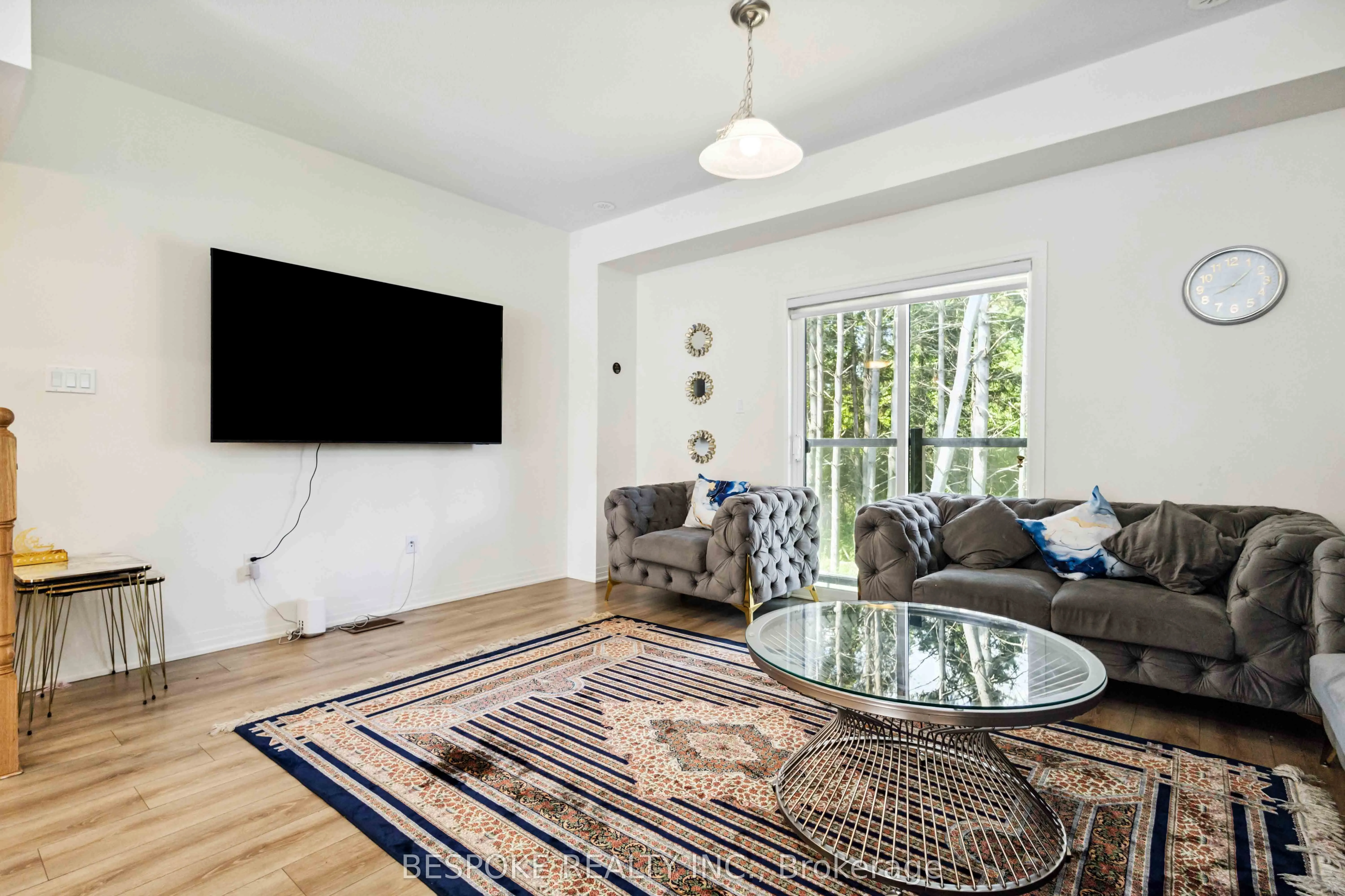17 Esquire Way