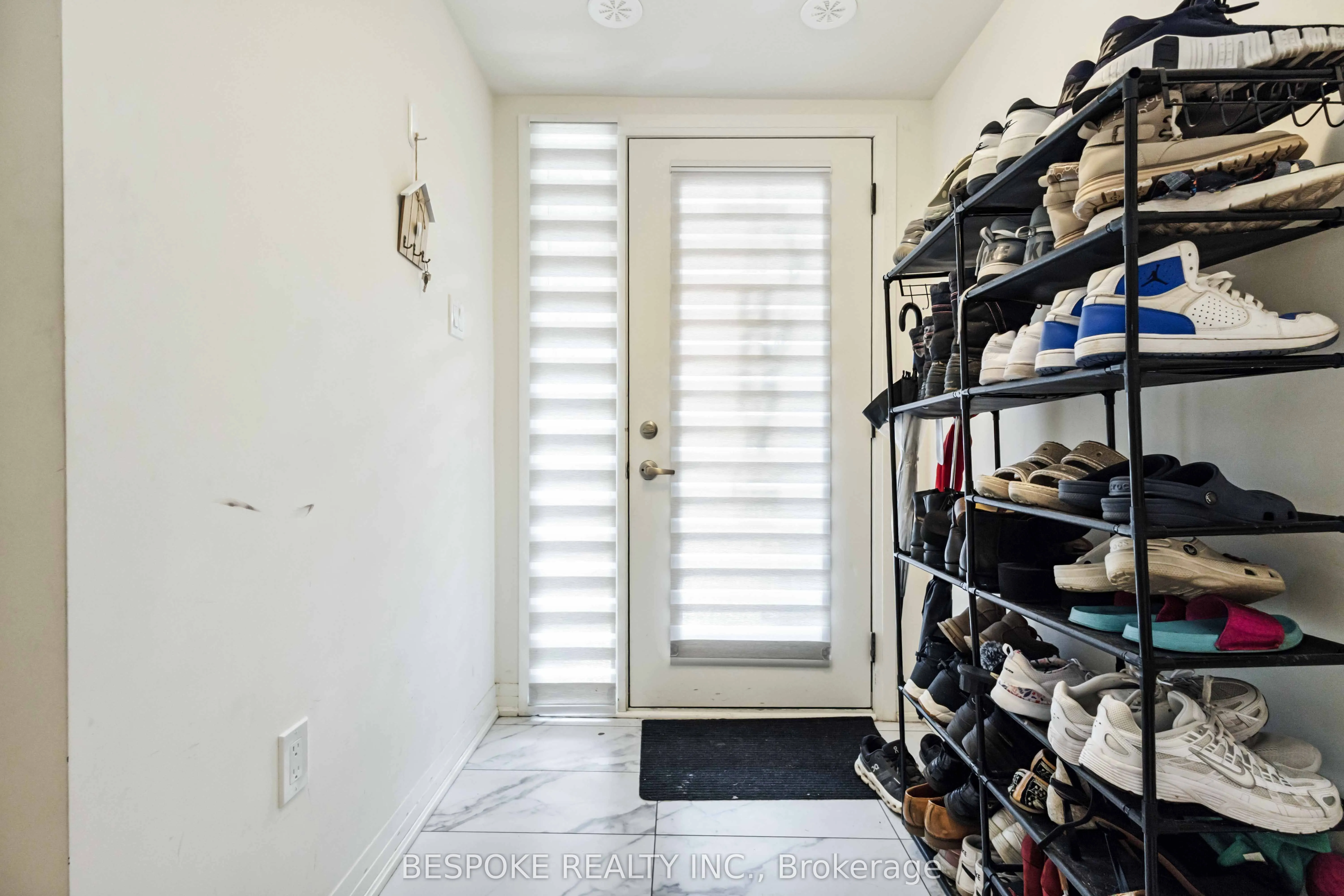 17 Esquire Way
